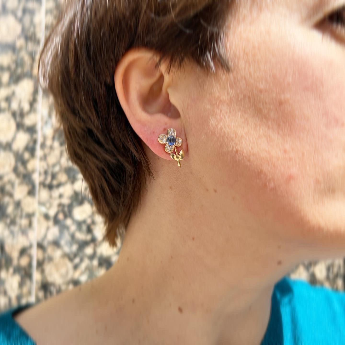 1960s Flowers Diamond Cabochon Saphire 18k Yellow Gold Stud Earrings 4