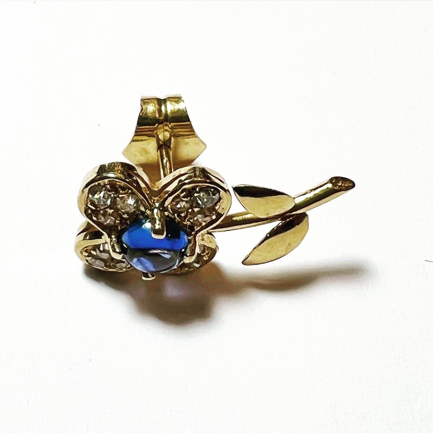 Modern 1960s Flowers Diamond Cabochon Saphire 18k Yellow Gold Stud Earrings