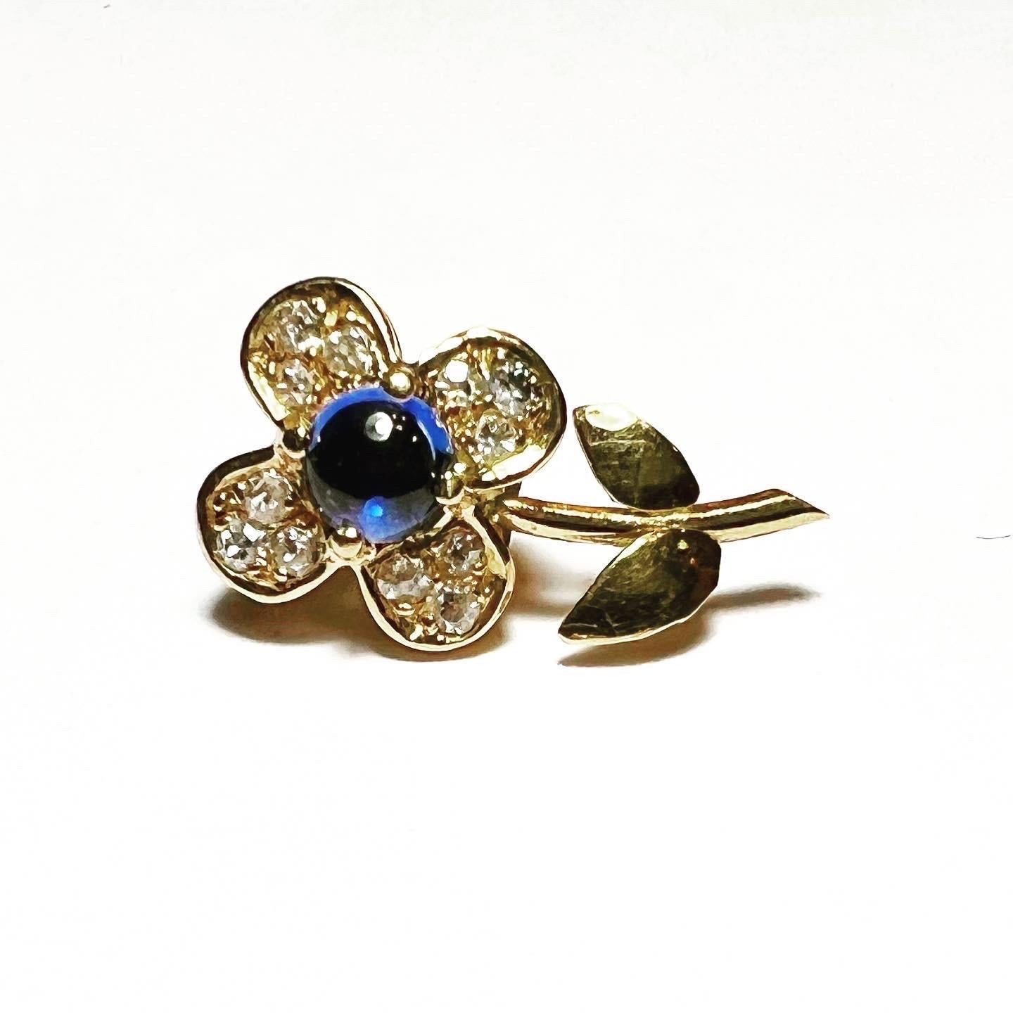 Brilliant Cut 1960s Flowers Diamond Cabochon Saphire 18k Yellow Gold Stud Earrings