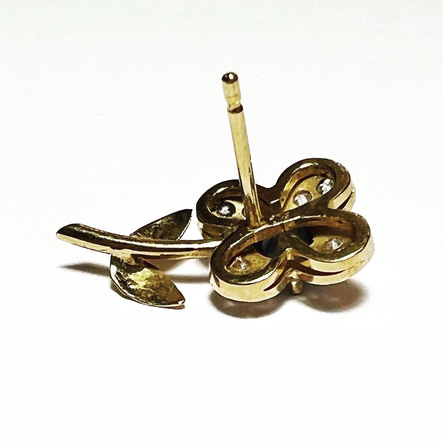 Women's or Men's 1960s Flowers Diamond Cabochon Saphire 18k Yellow Gold Stud Earrings