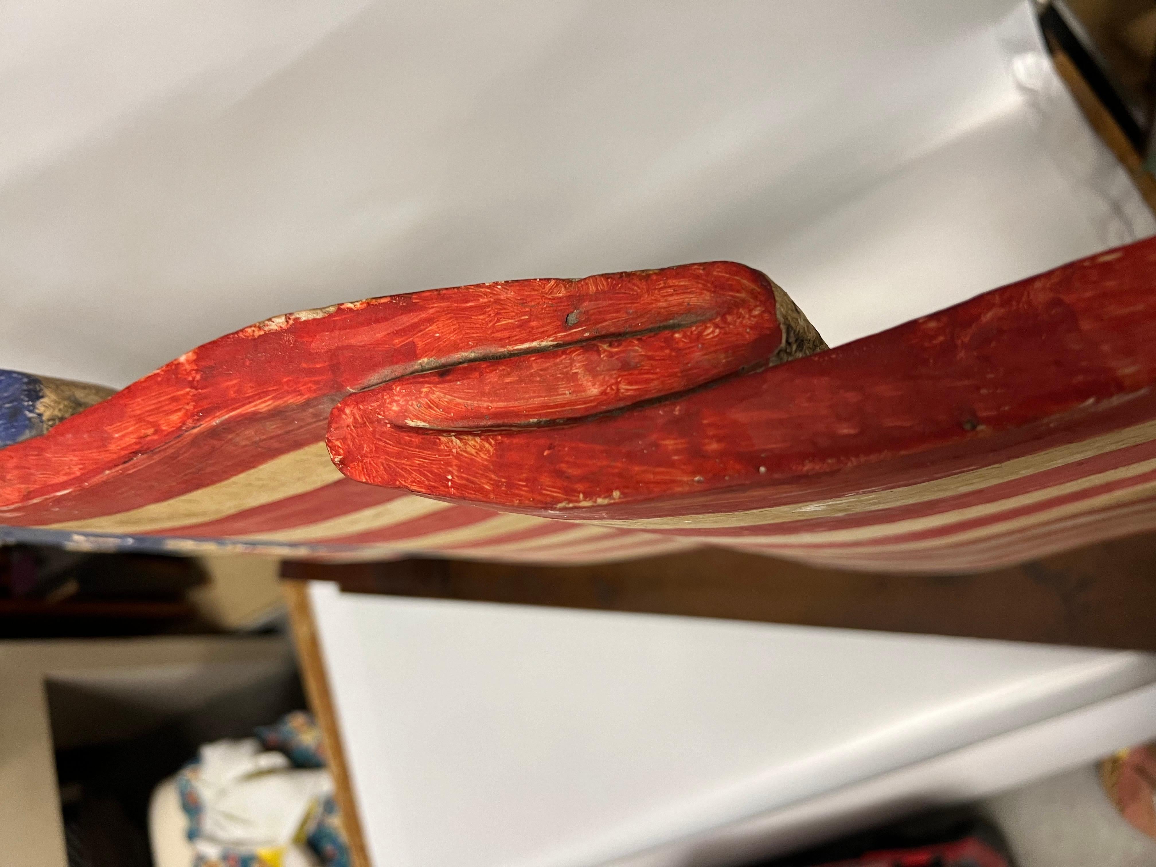Bandiera Folk Art del 1960 che sventola su un supporto in vendita 6