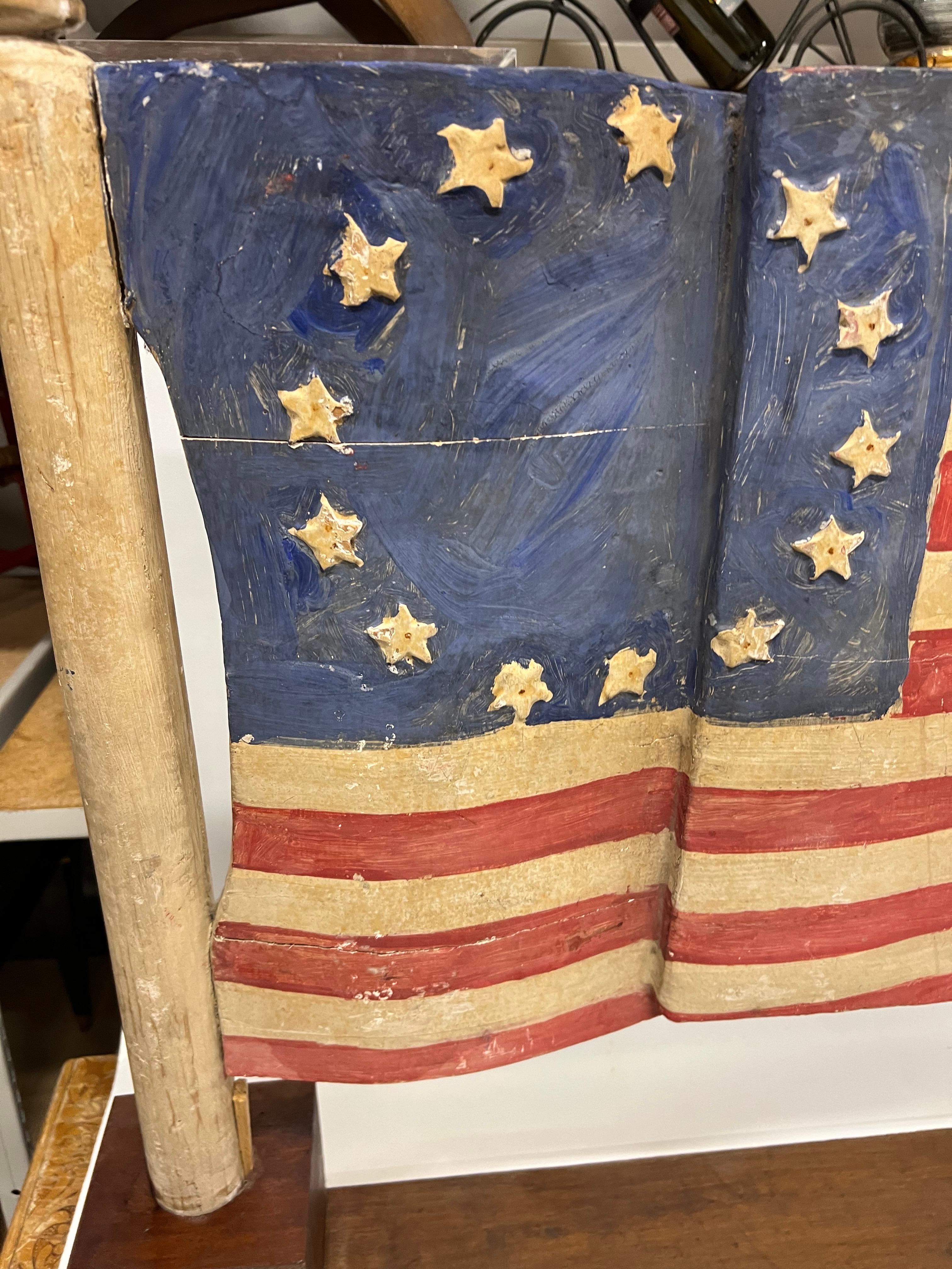 Arte popolare Bandiera Folk Art del 1960 che sventola su un supporto in vendita