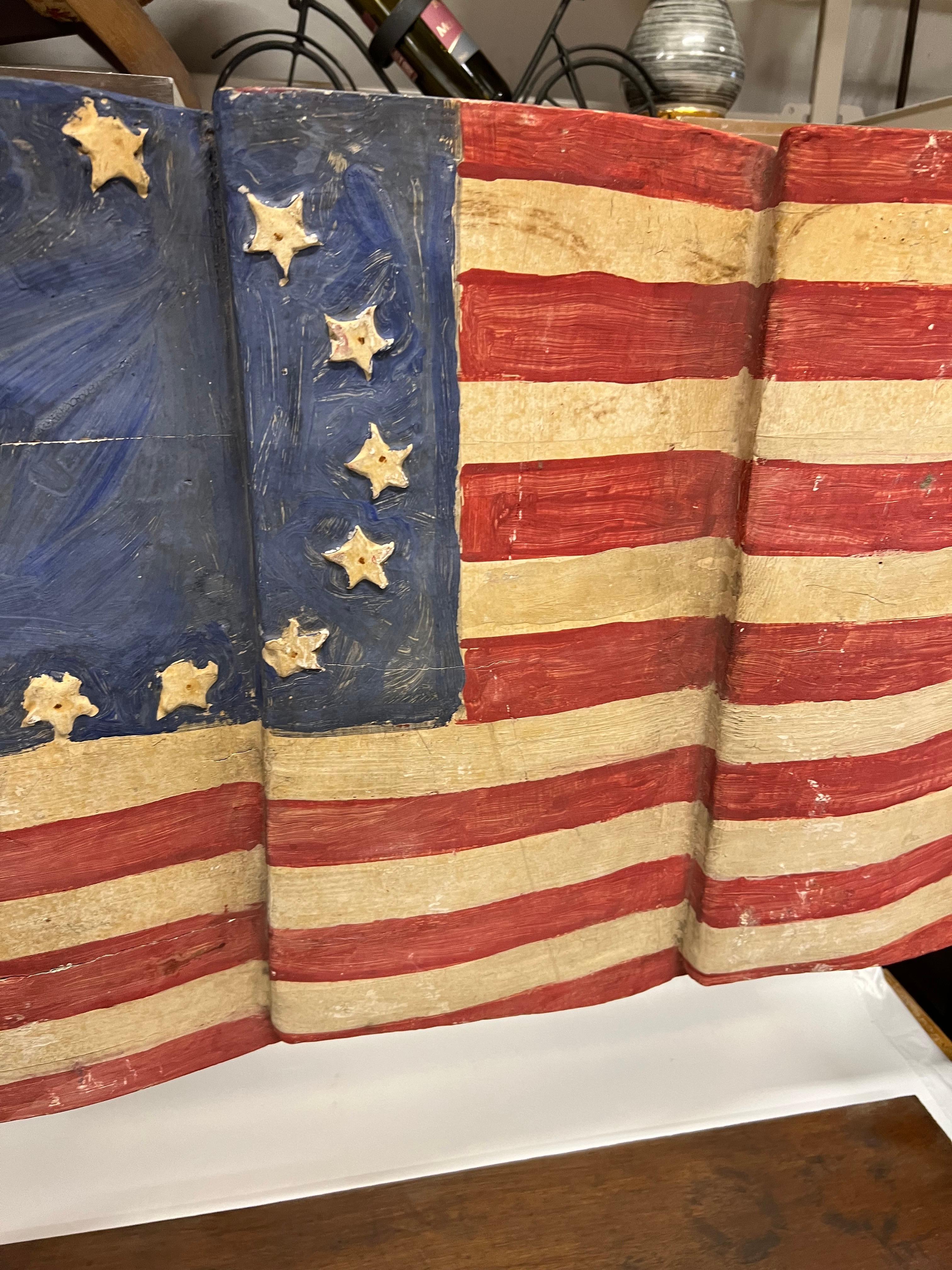 Americano Bandiera Folk Art del 1960 che sventola su un supporto in vendita