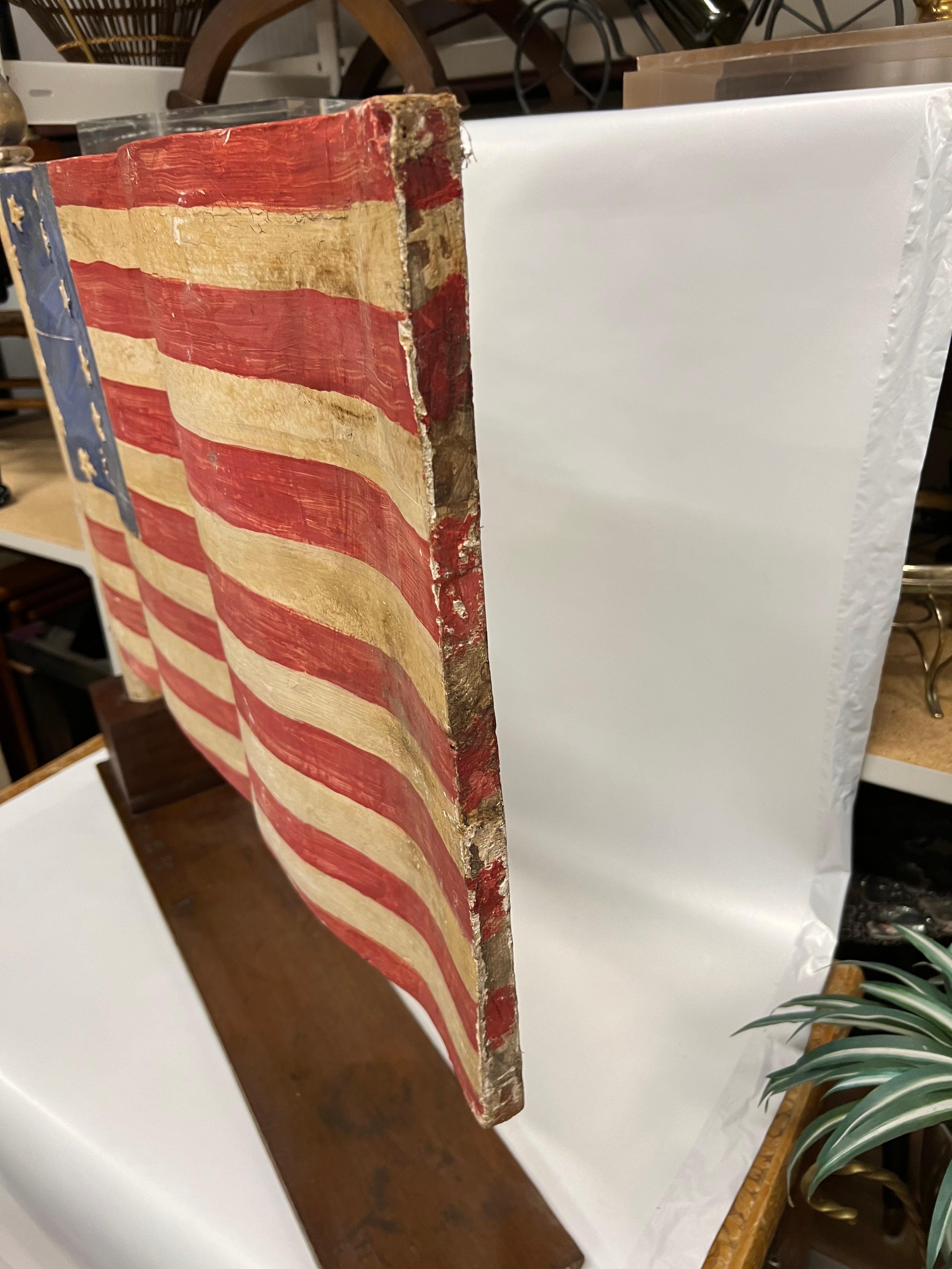 Bandiera Folk Art del 1960 che sventola su un supporto in vendita 1