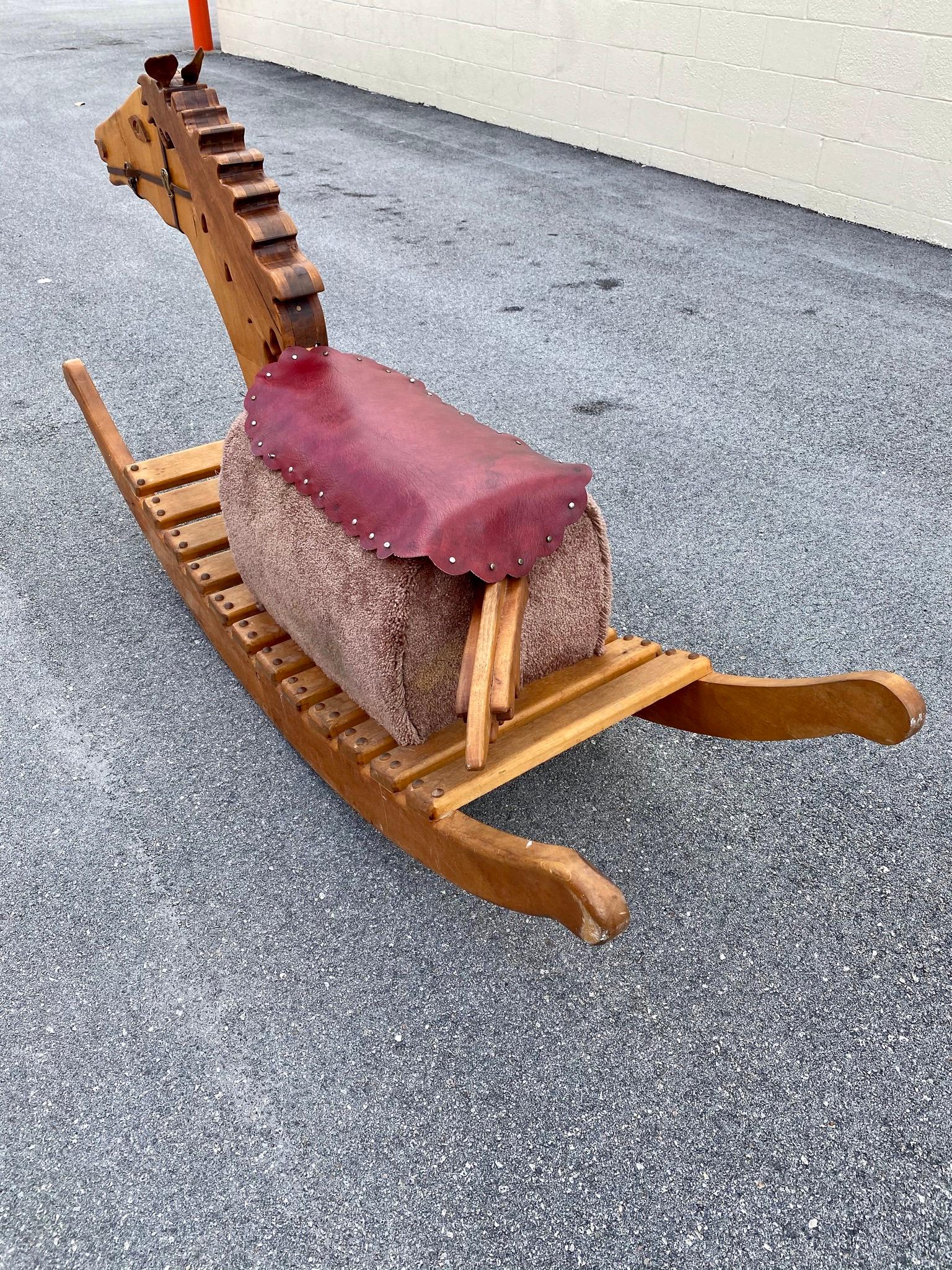 Américain 1960s Folk Art Rustique Sculpté à la main Monumental Rocking Horse Chair en vente