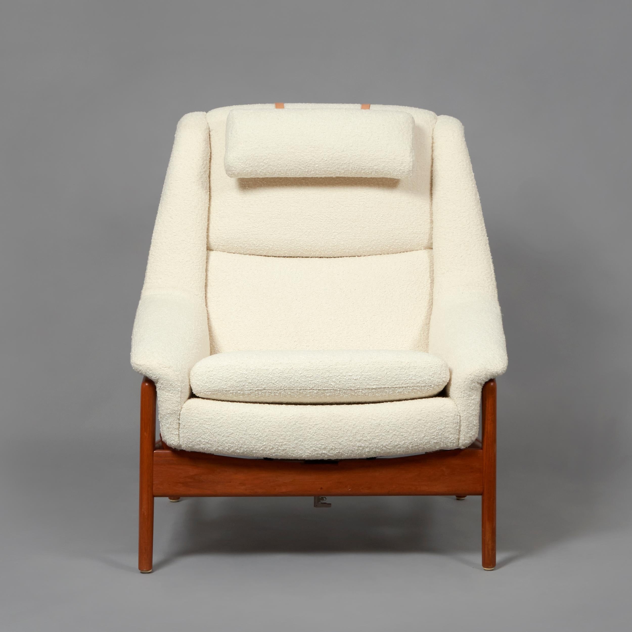 Recliner armchair with Ottoman designed by FOlke Ohlsson for Dux, Ljungs Industrier AB. Teak wood and upholstery. Excellent condition restored and reupholstered. Sweden 1960s

FOlke Ohlsson was a Swedish designer considered one of the most