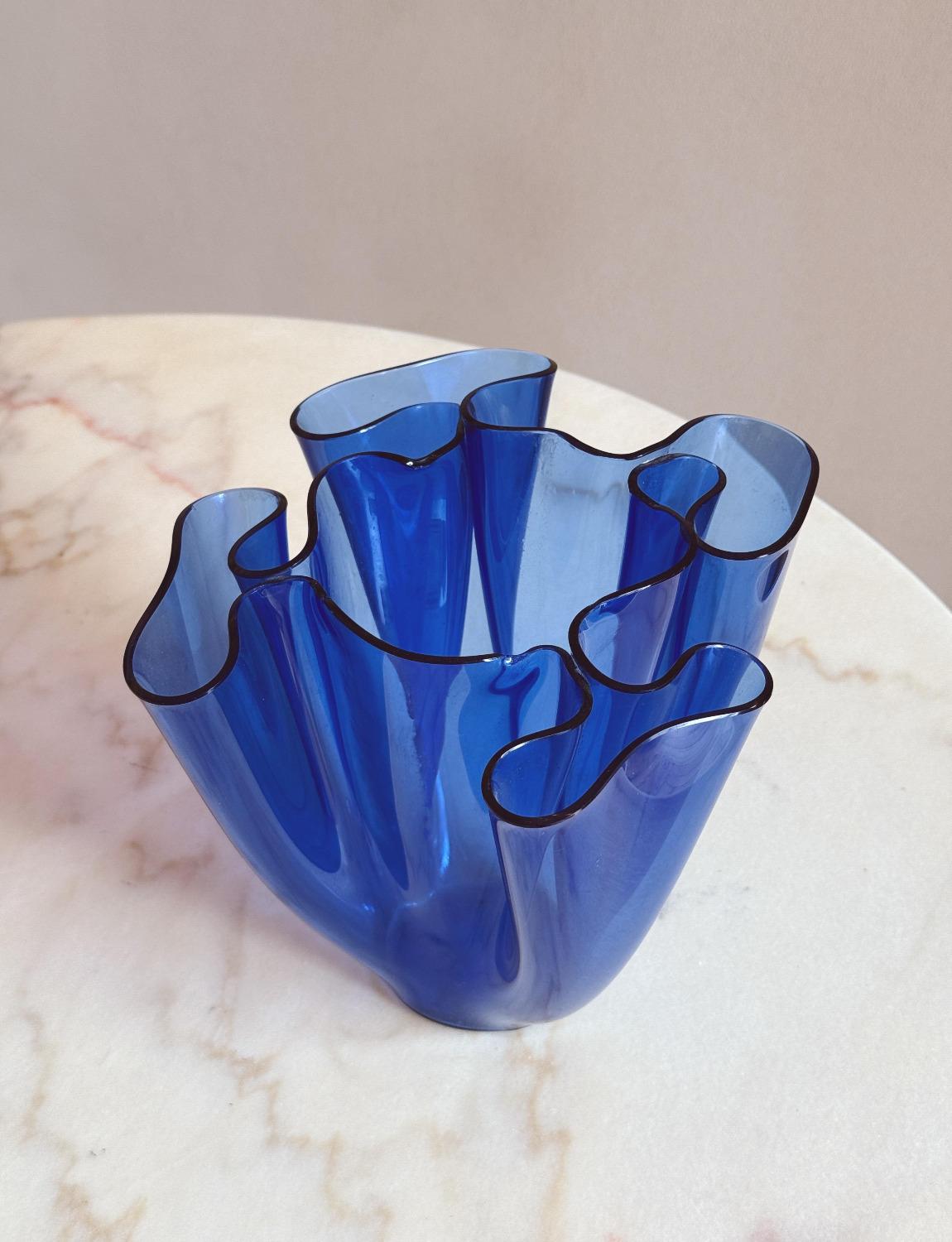 1960s Fontana Arte Dark blue Small Tissue Vase In Good Condition For Sale In Florence, Tuscany