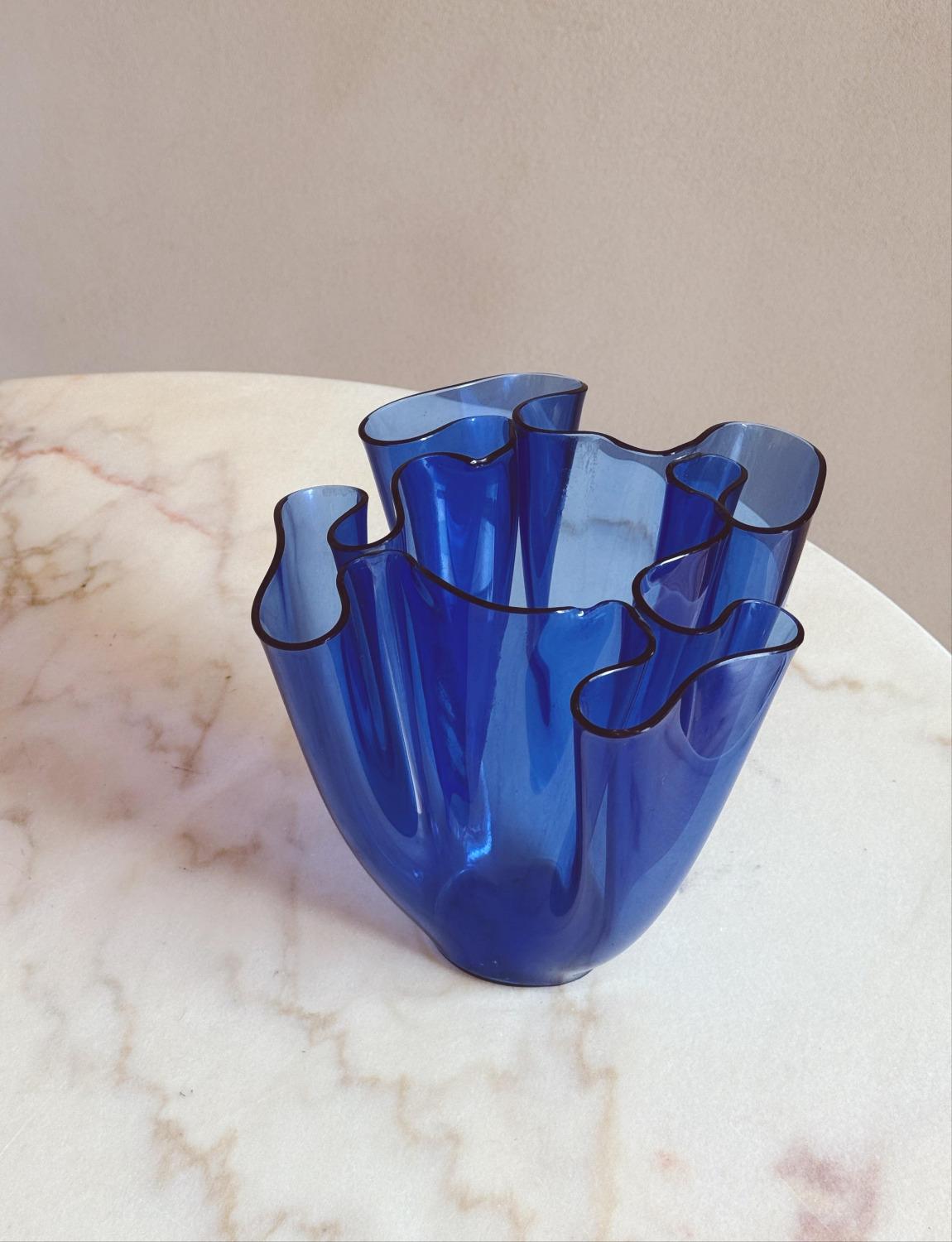 20th Century 1960s Fontana Arte Dark blue Small Tissue Vase For Sale