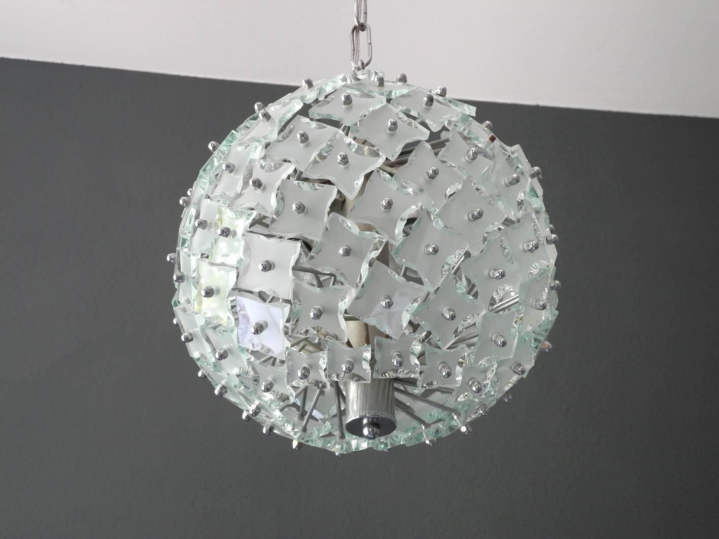 1960s Fontana Arte Glass Plates Pendant Lamp with an Elaborate Metal For Sale 3