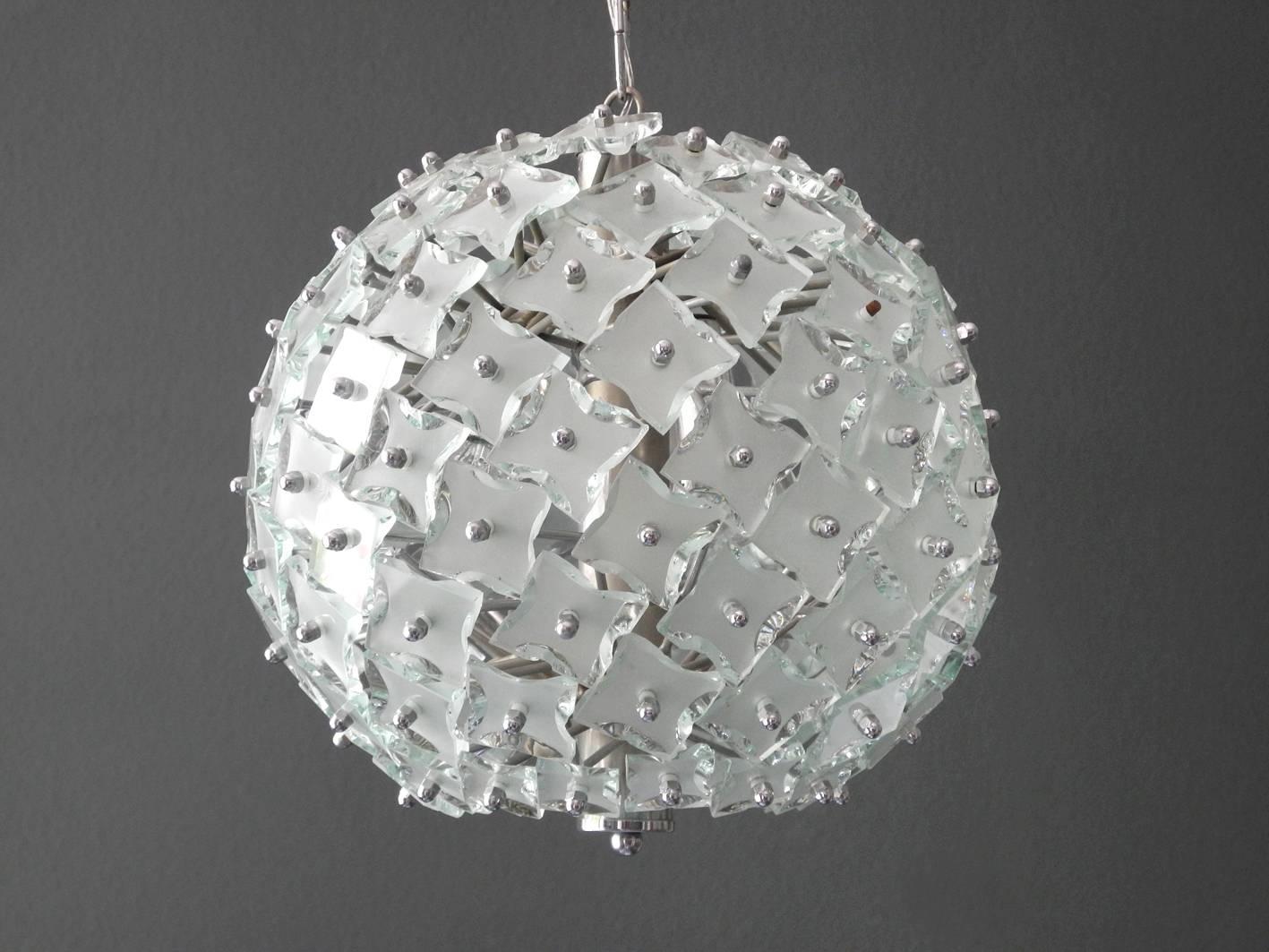 1960s Fontana Arte Glass Plates Pendant Lamp with an Elaborate Metal For Sale 4