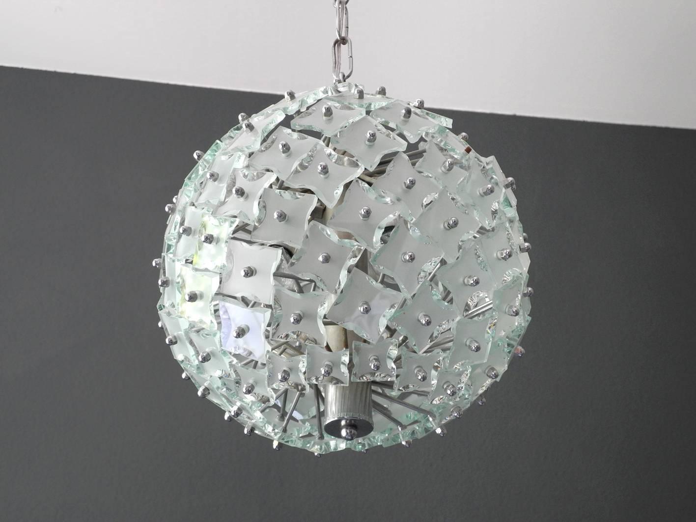 1960s Fontana Arte Glass Plates Pendant Lamp with an Elaborate Metal In Good Condition For Sale In München, DE