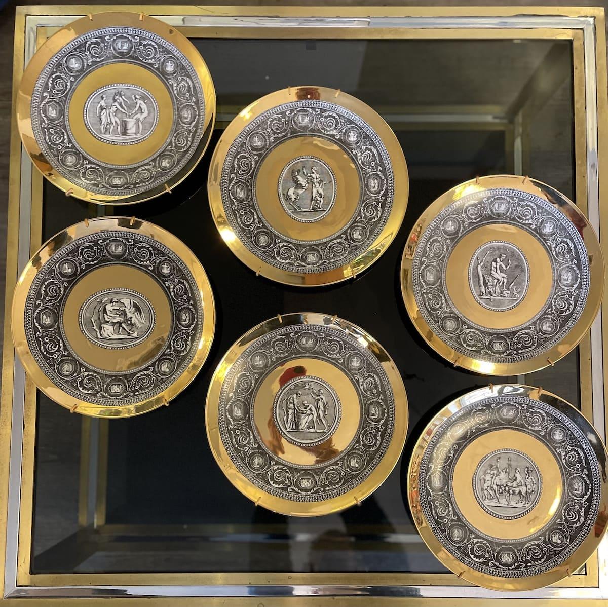Lot de 6 assiettes feuille d'or collection mythologique Fornasetti Cammei des années 1960, signées en vente 14