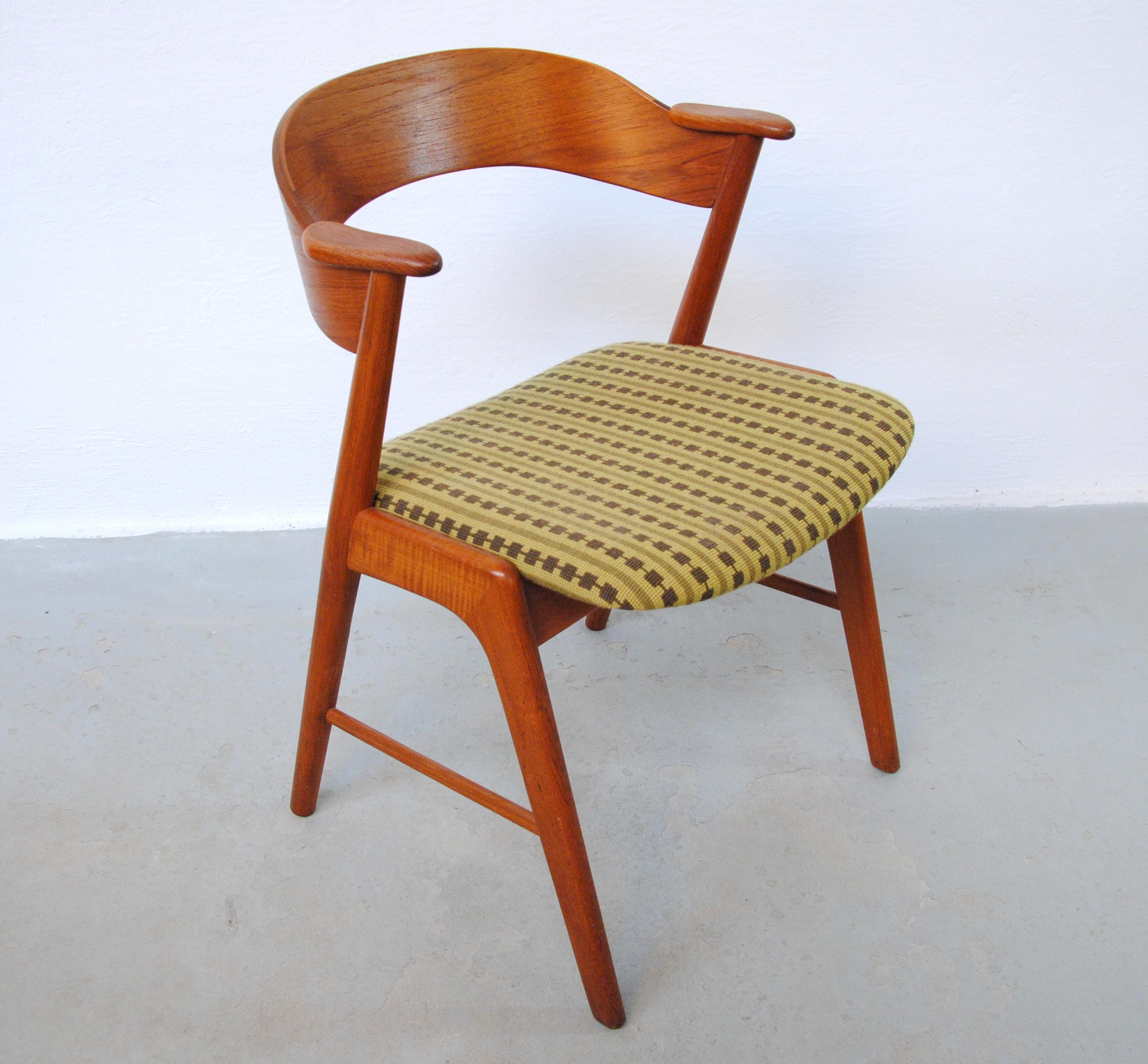 Four Fully Restored Danish Teak Dining Chairs Custom Reupholstery Included For Sale 1