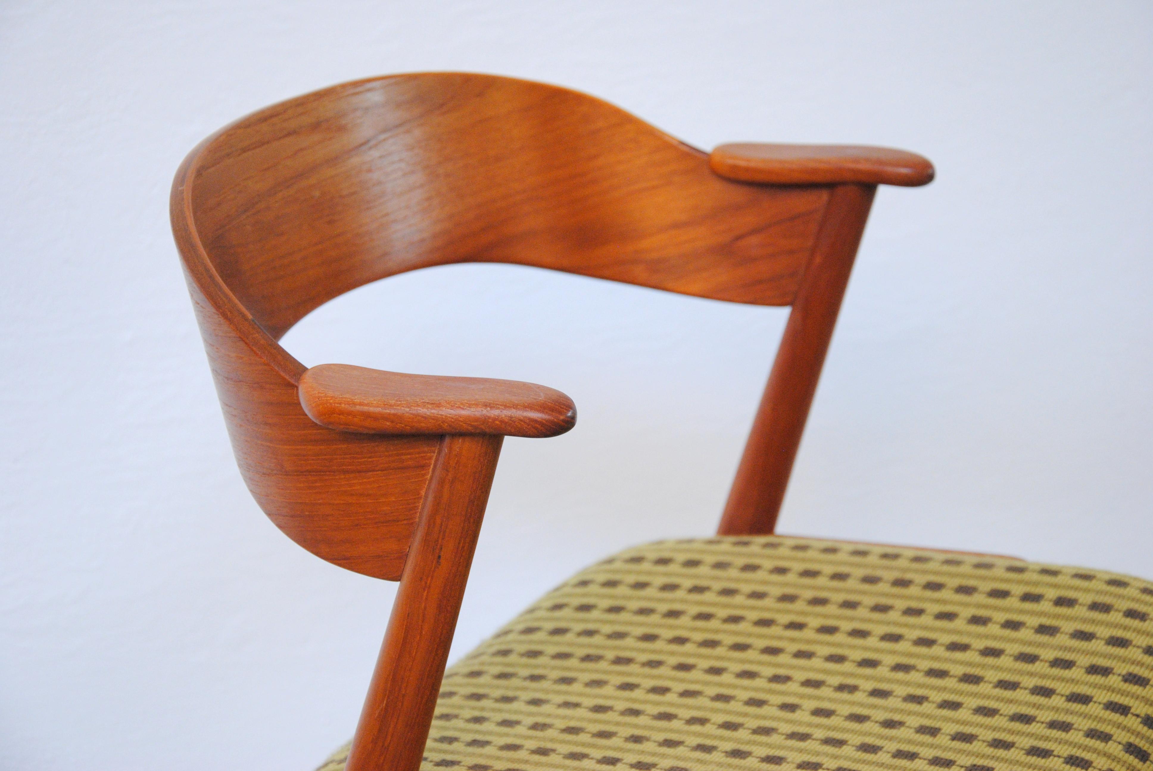 Four Fully Restored Danish Teak Dining Chairs Custom Reupholstery Included For Sale 2