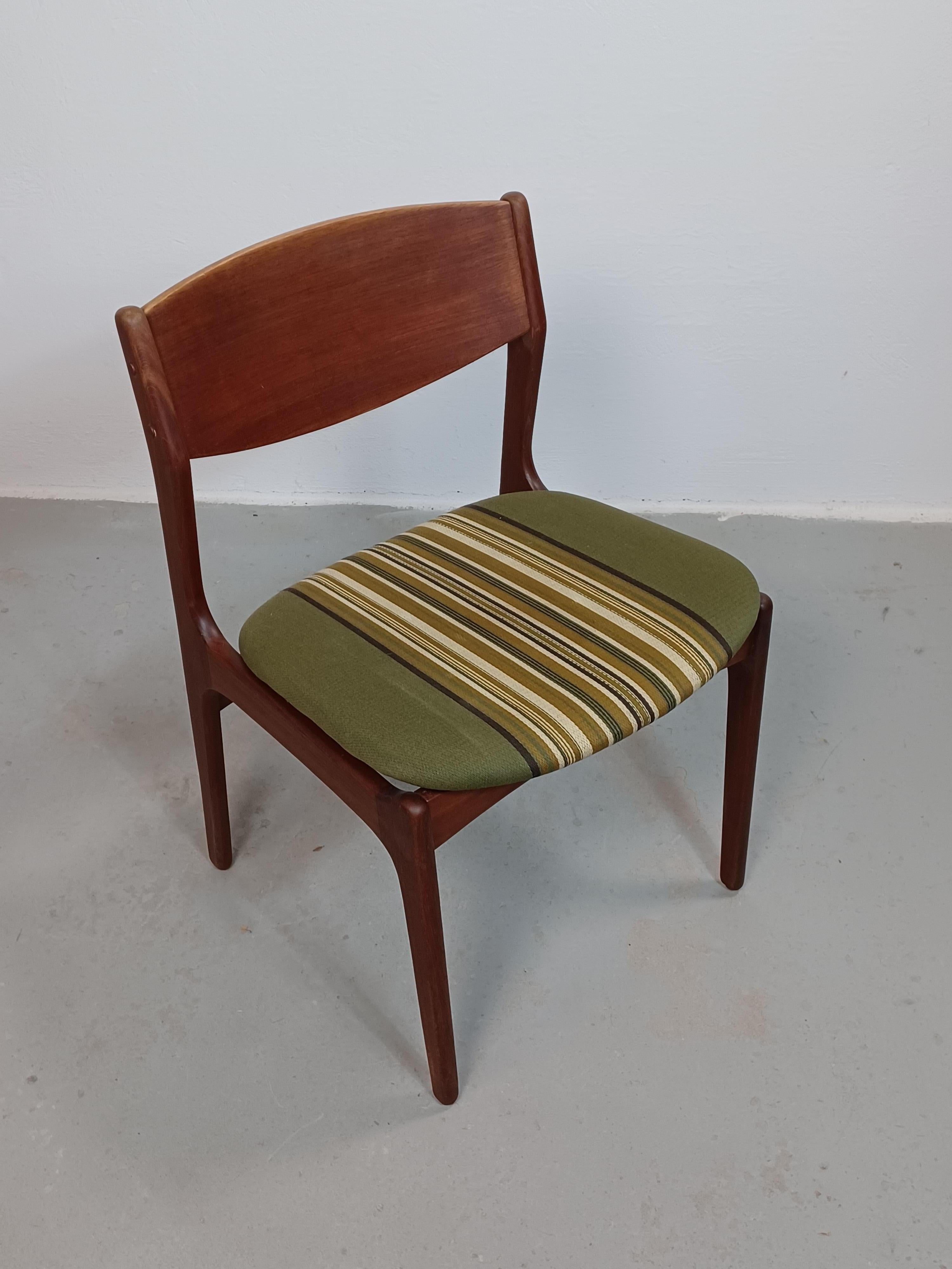 1960s Quatre chaises de salle à manger en teck danoisChairs en vente 3