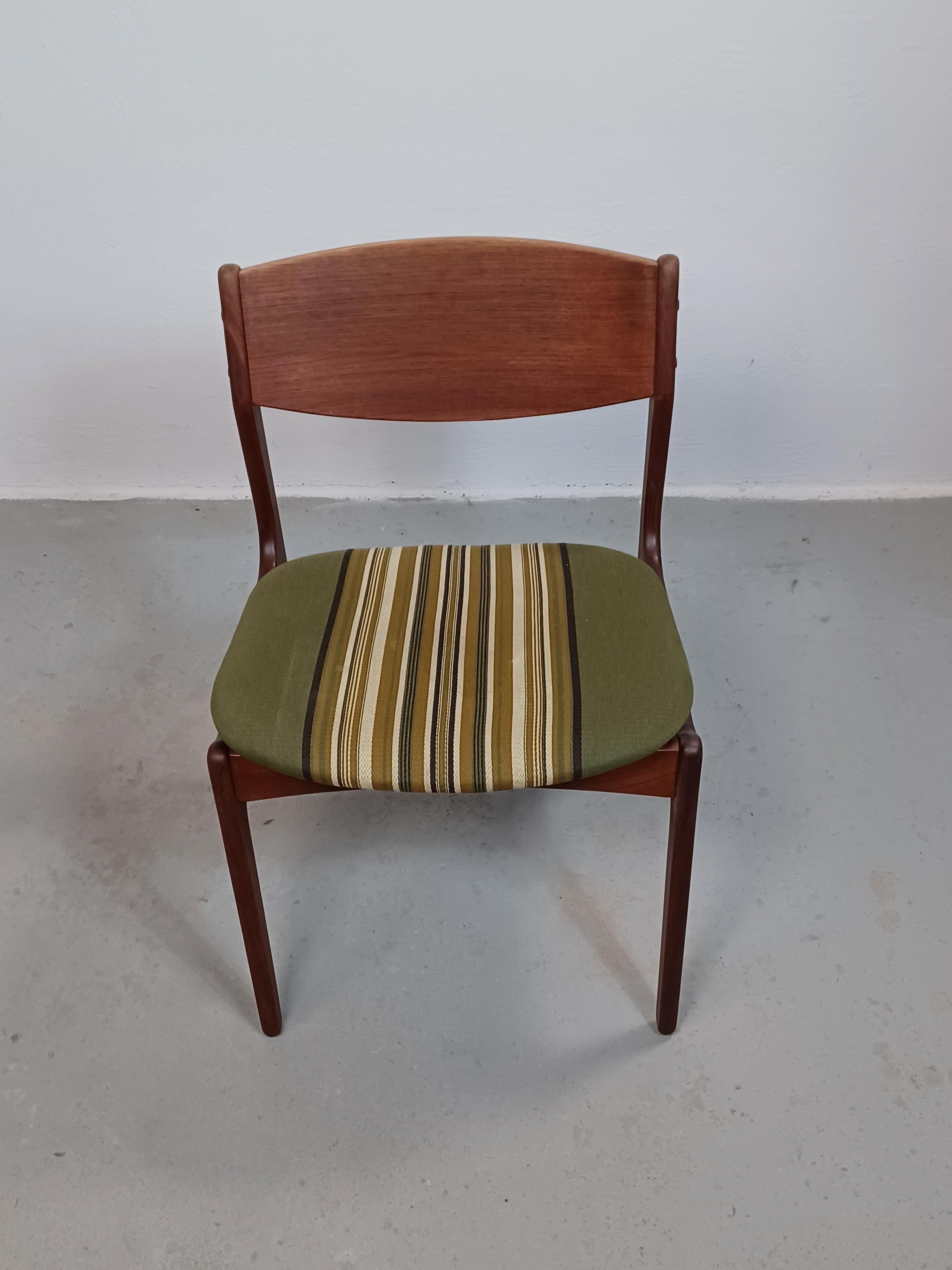 Scandinave moderne 1960s Quatre chaises de salle à manger en teck danoisChairs en vente