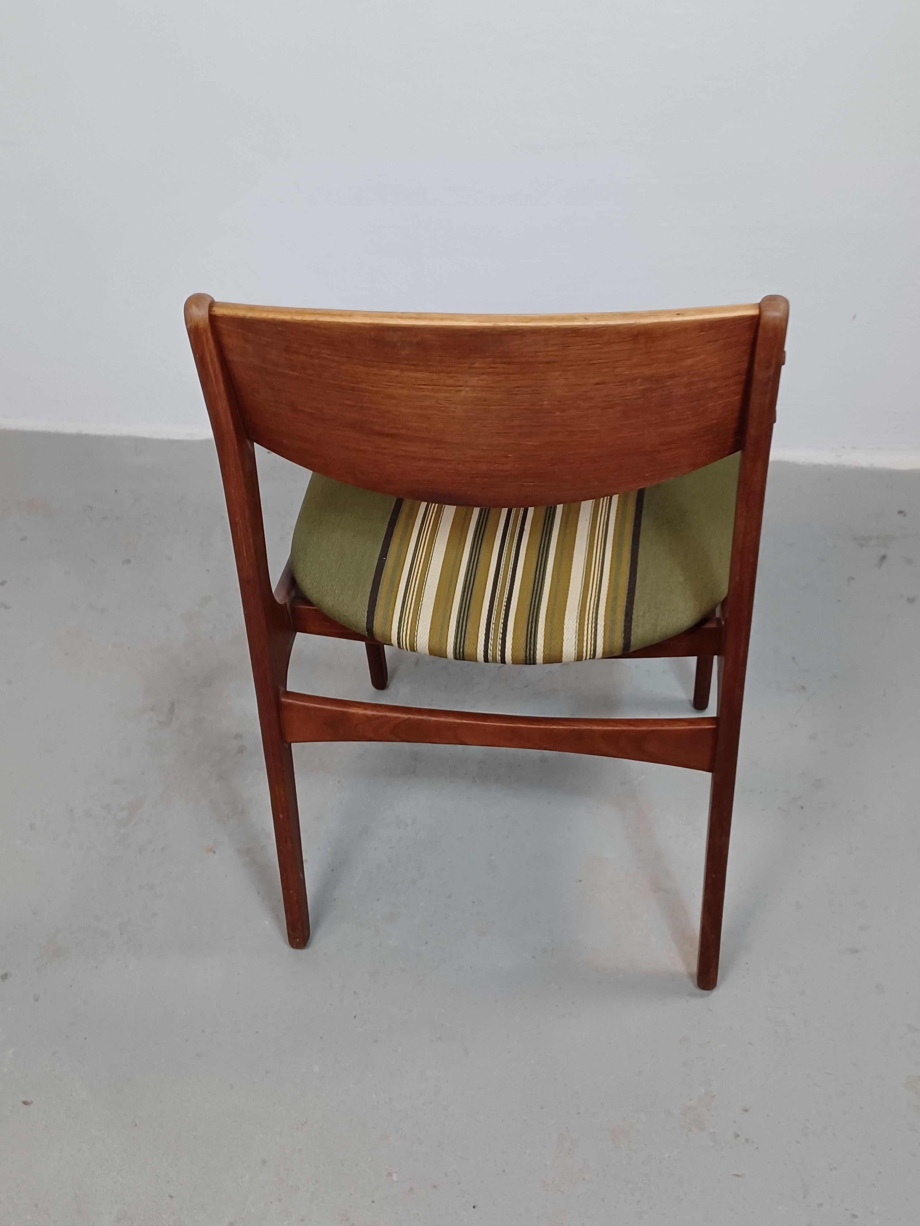 Teck 1960s Quatre chaises de salle à manger en teck danoisChairs en vente
