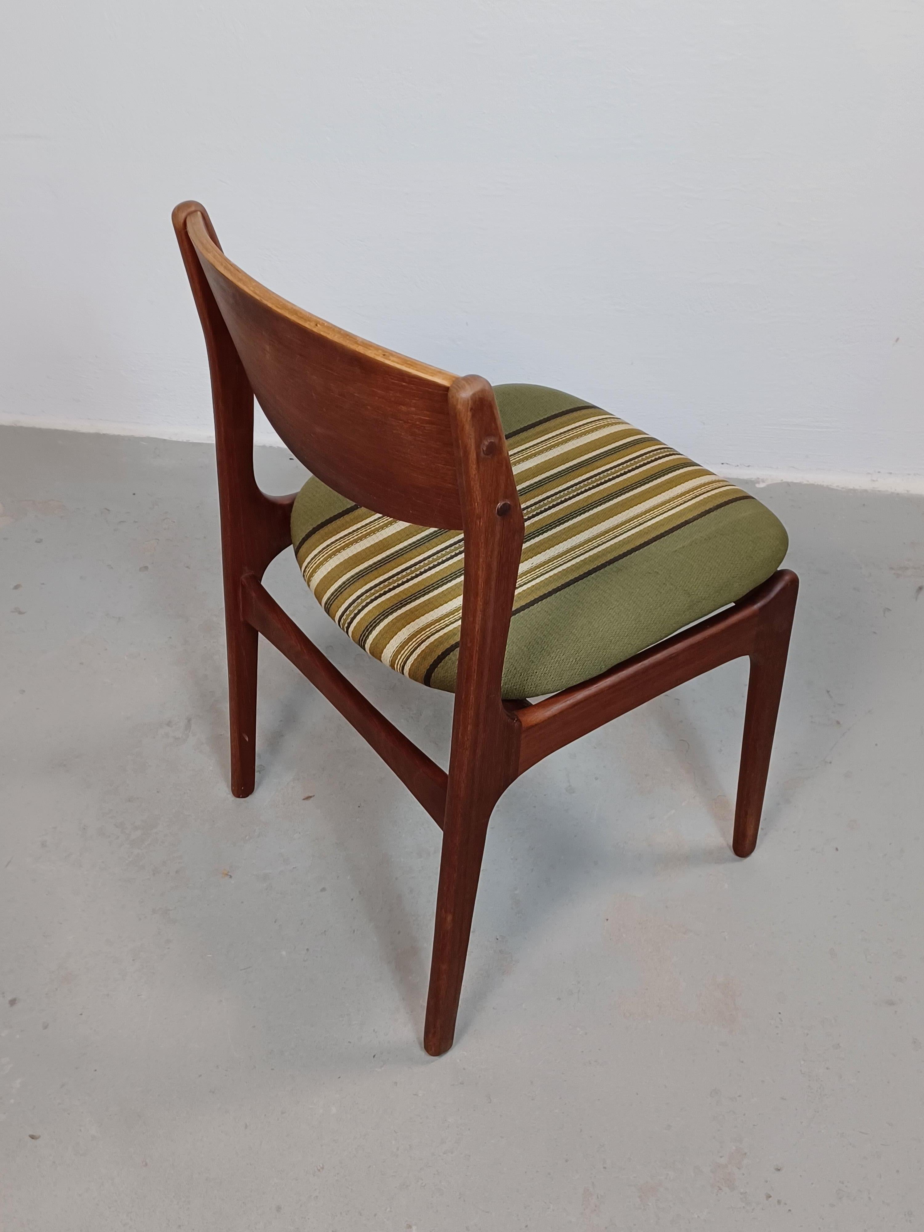 1960s Quatre chaises de salle à manger en teck danoisChairs en vente 1