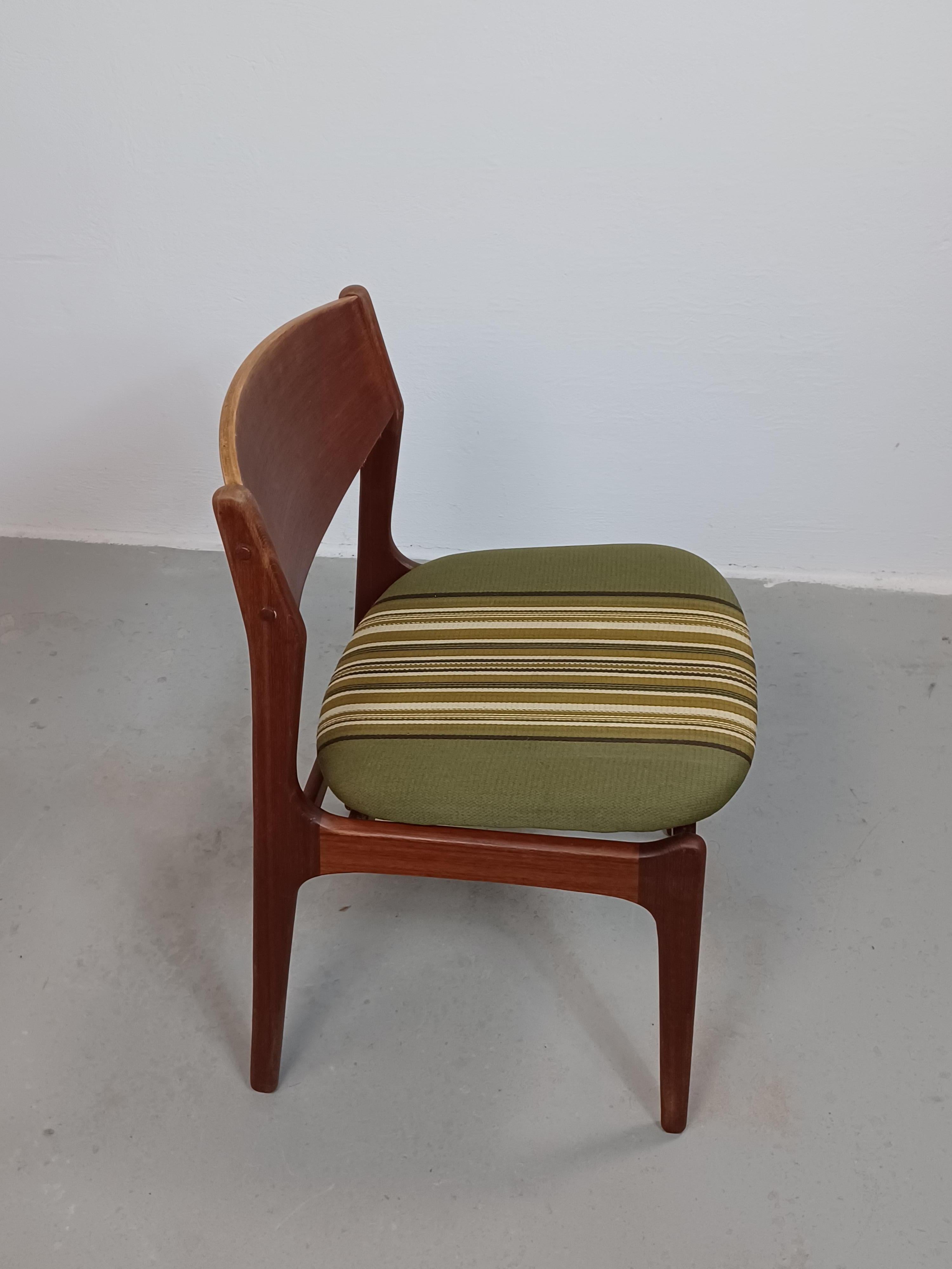 1960s Quatre chaises de salle à manger en teck danoisChairs en vente 2