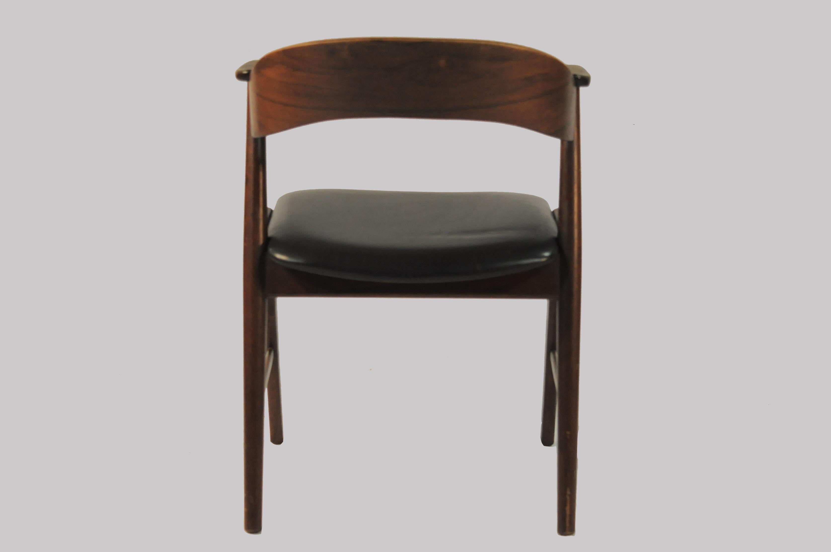 1960er Jahre Vier vollständig restaurierte dänische Palisander-Esszimmerstühle mit individueller Polsterung (Mitte des 20. Jahrhunderts) im Angebot