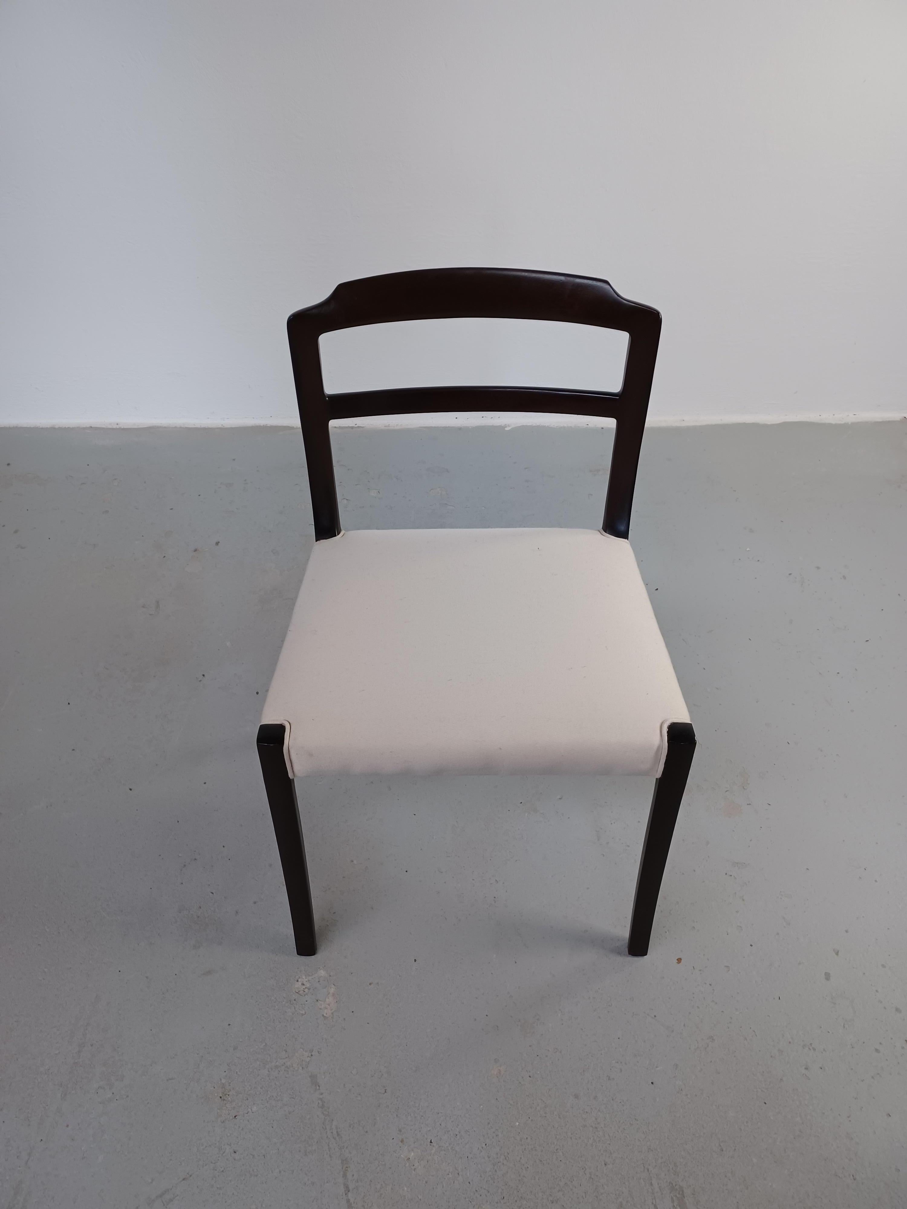 1960's Vier vollständig restaurierte Ole Wanscher Mahagoni Esszimmerstühle Benutzerdefinierte Polstermöbel (Moderne der Mitte des Jahrhunderts) im Angebot