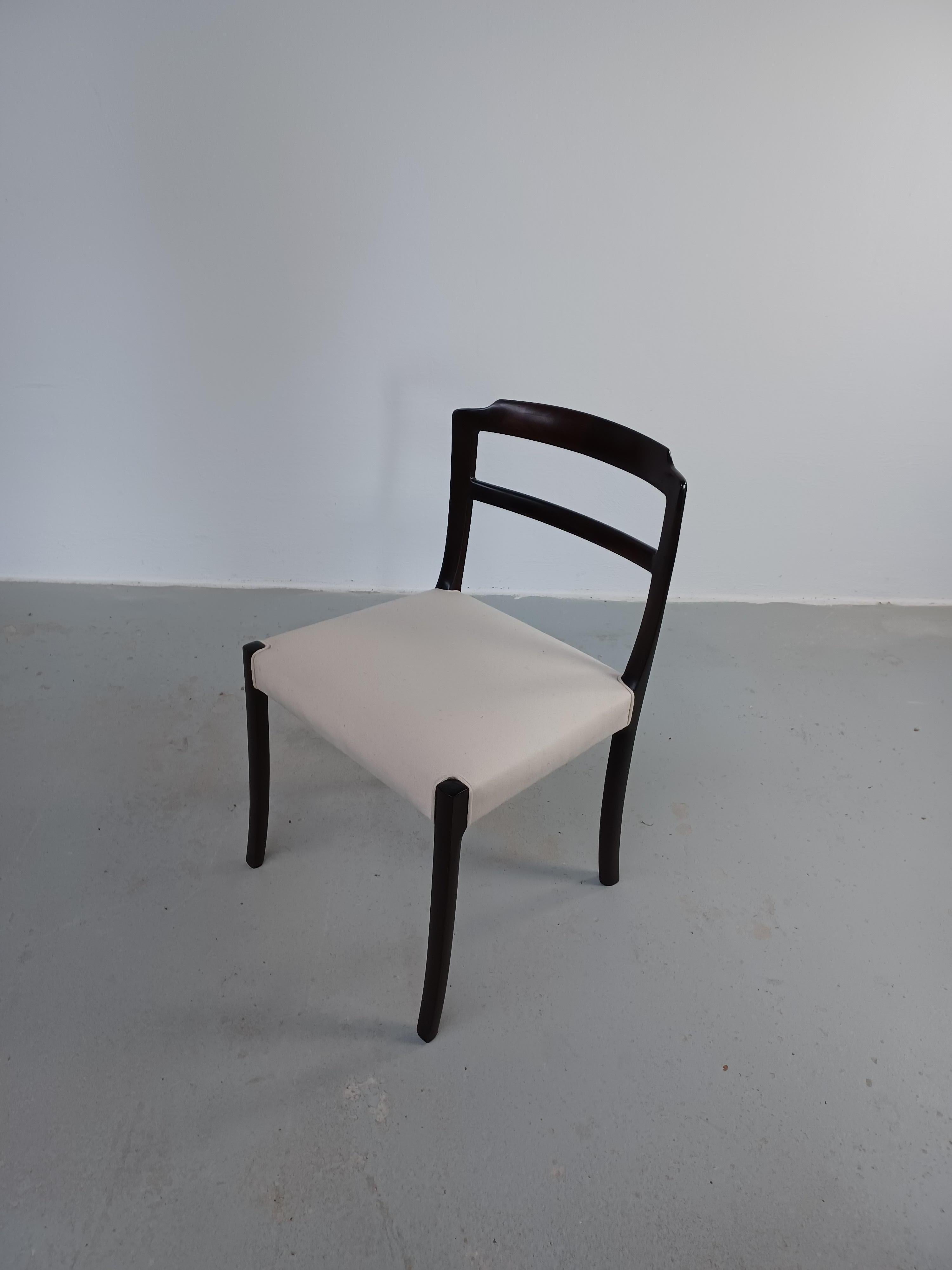 1960's Vier vollständig restaurierte Ole Wanscher Mahagoni Esszimmerstühle Benutzerdefinierte Polstermöbel im Zustand „Gut“ im Angebot in Knebel, DK