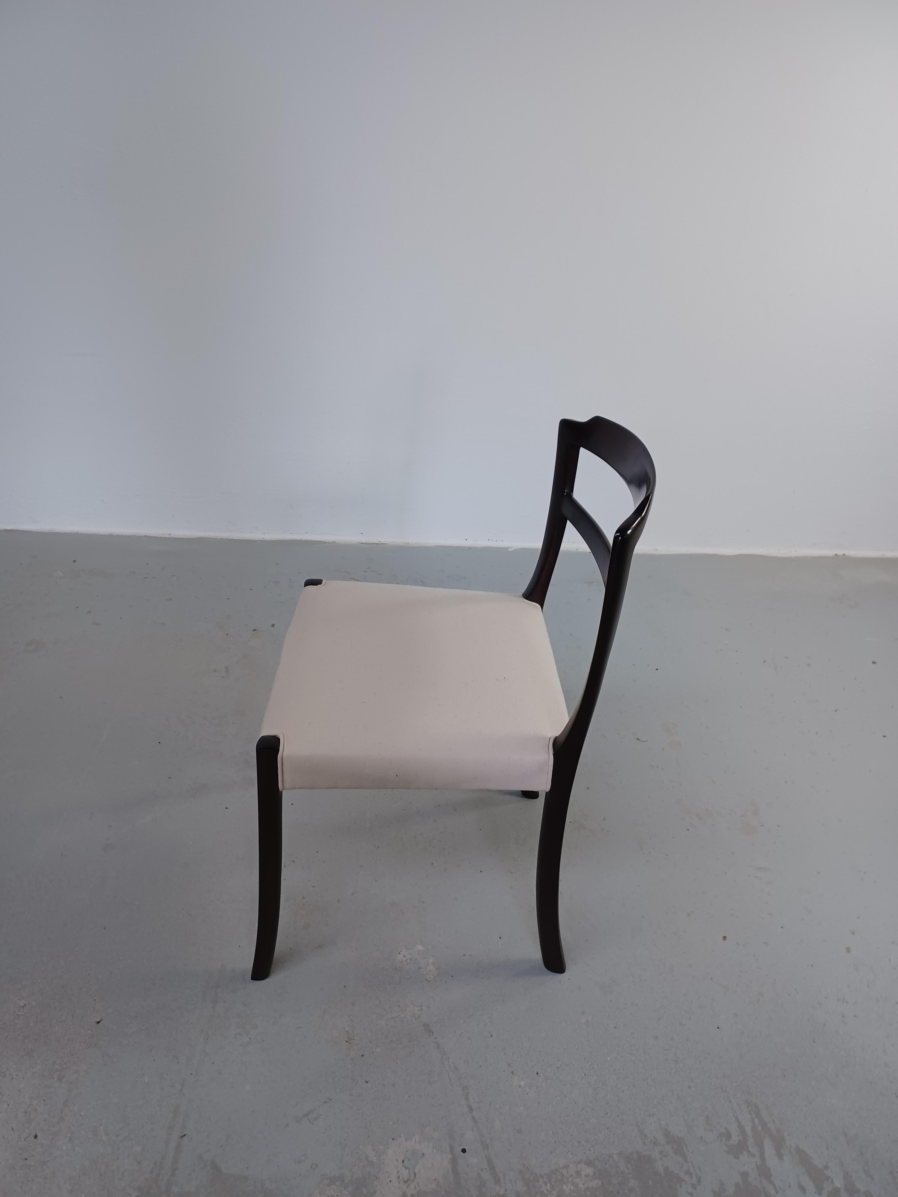 Milieu du XXe siècle Quatre chaises de salle à manger en acajou Ole Wanscher des années 1960 entièrement restaurées et tapissées sur mesure en vente
