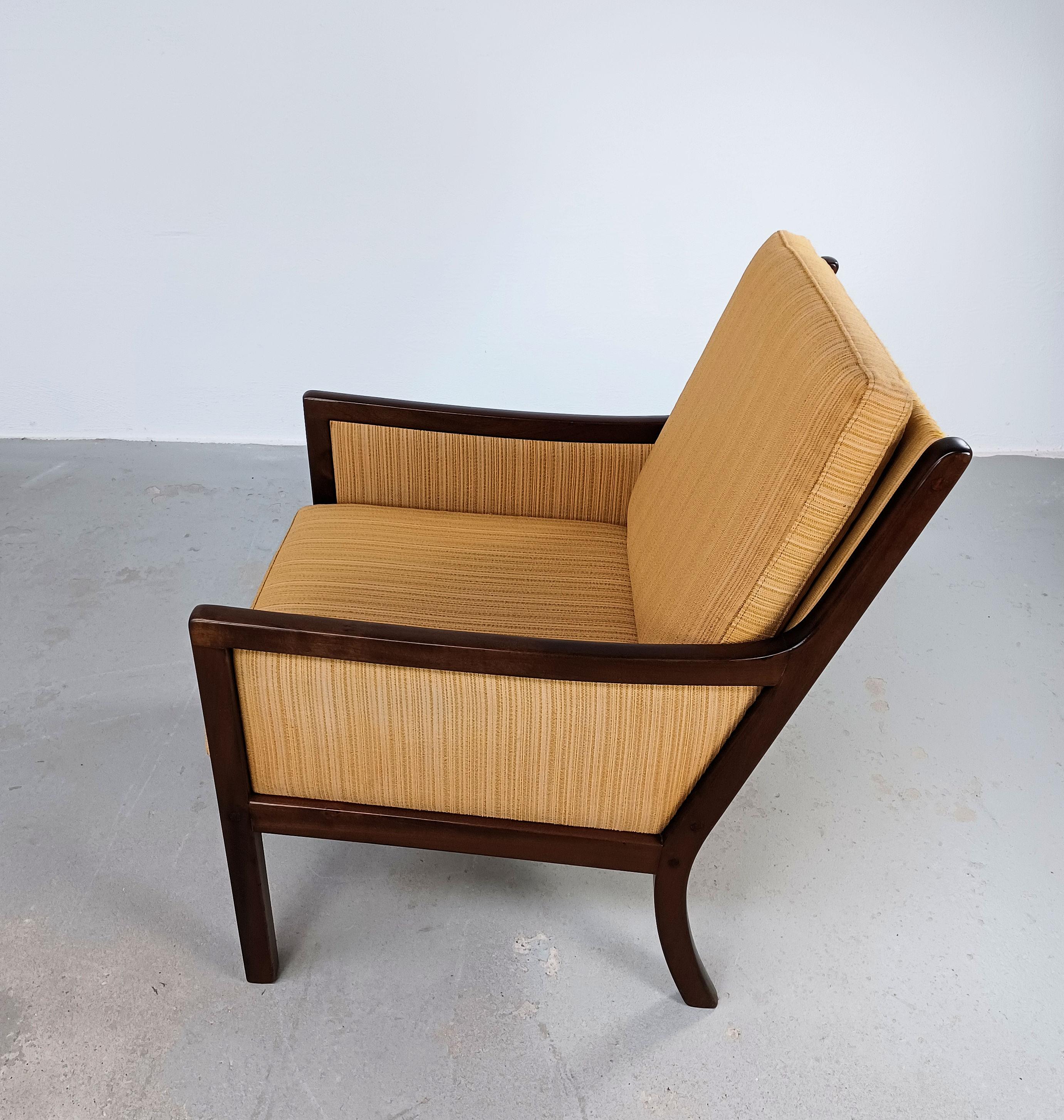 1960's Vier vollständig restaurierte Ole Wanscher Mahogny Lounge Stühle Benutzerdefinierte Polstermöbel (Dänisch) im Angebot