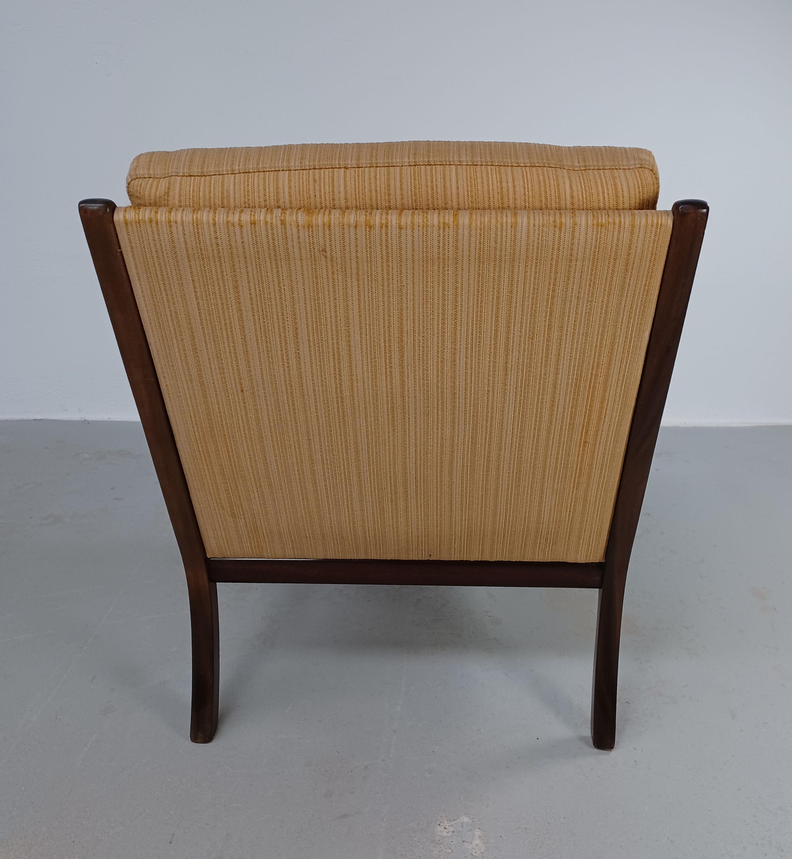 1960's Vier vollständig restaurierte Ole Wanscher Mahogny Lounge Stühle Benutzerdefinierte Polstermöbel (Mahagoni) im Angebot