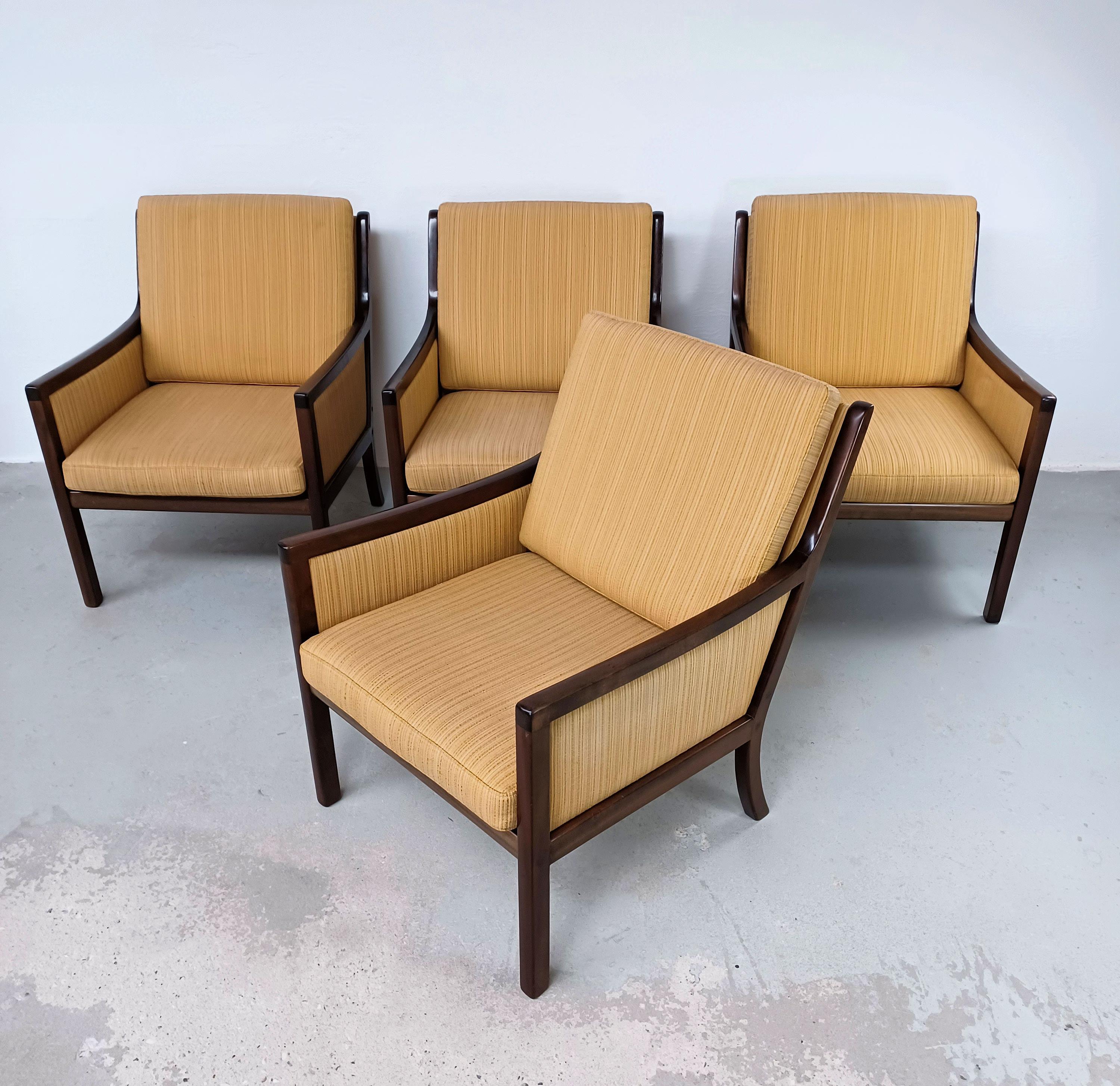 1960's Vier vollständig restaurierte Ole Wanscher Mahogny Lounge Stühle Benutzerdefinierte Polstermöbel im Angebot