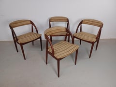 1960 Quatre chaises Johannes Andersen restaurées Rembourrage personnalisé inclus