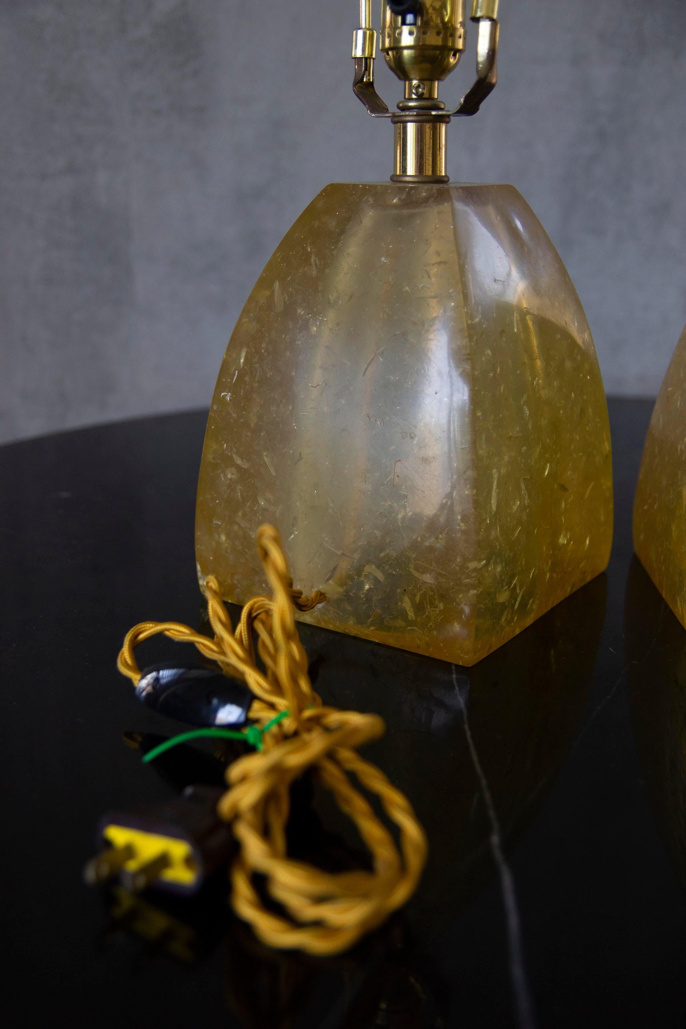 Résine Paire de lampes de cheminée en résine fractale des années 1960, recâblées en vente