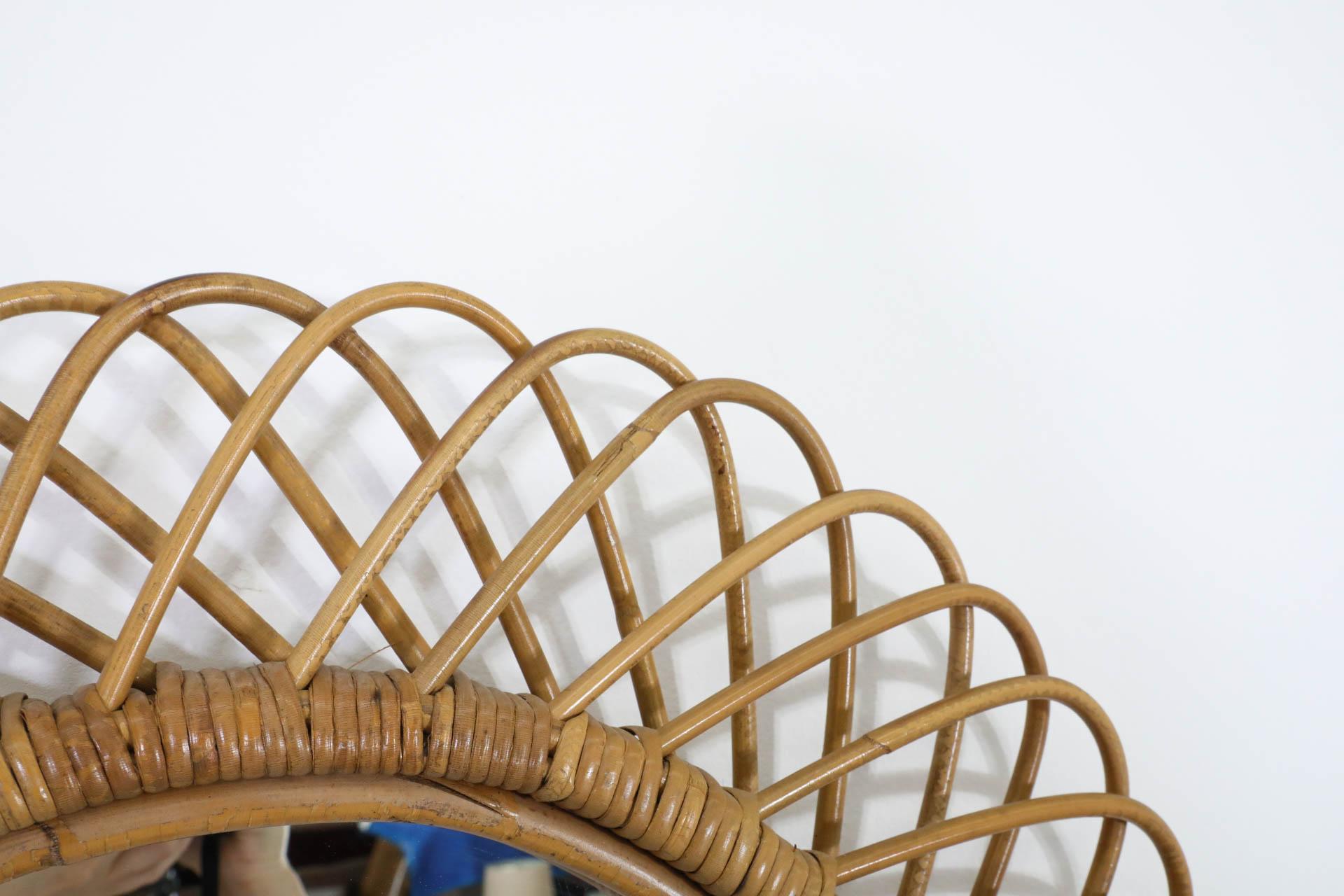 Specchio ovale di metà secolo attribuito a Franco Albini in rattan e bambù in vendita 6