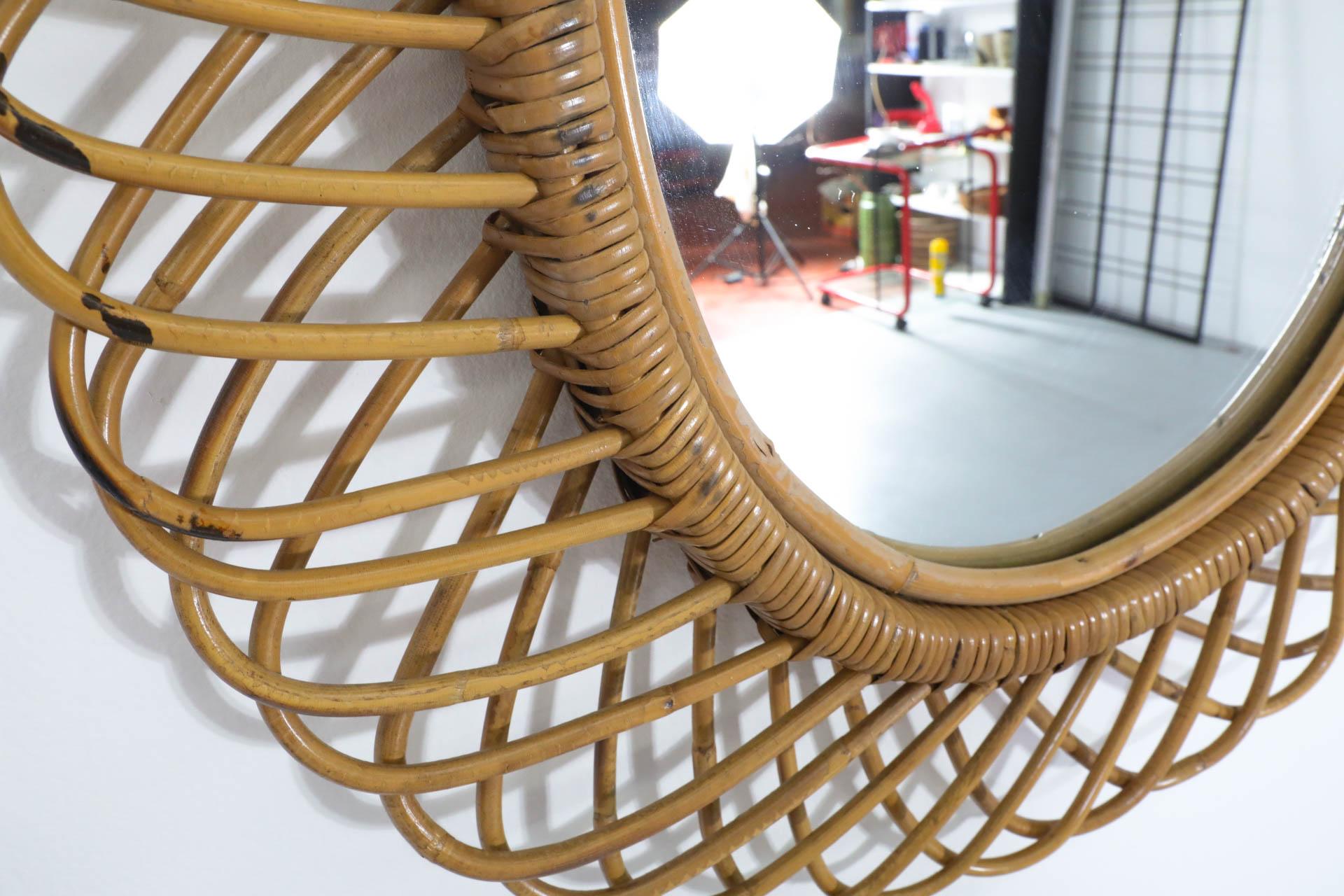 Specchio ovale di metà secolo attribuito a Franco Albini in rattan e bambù in vendita 7