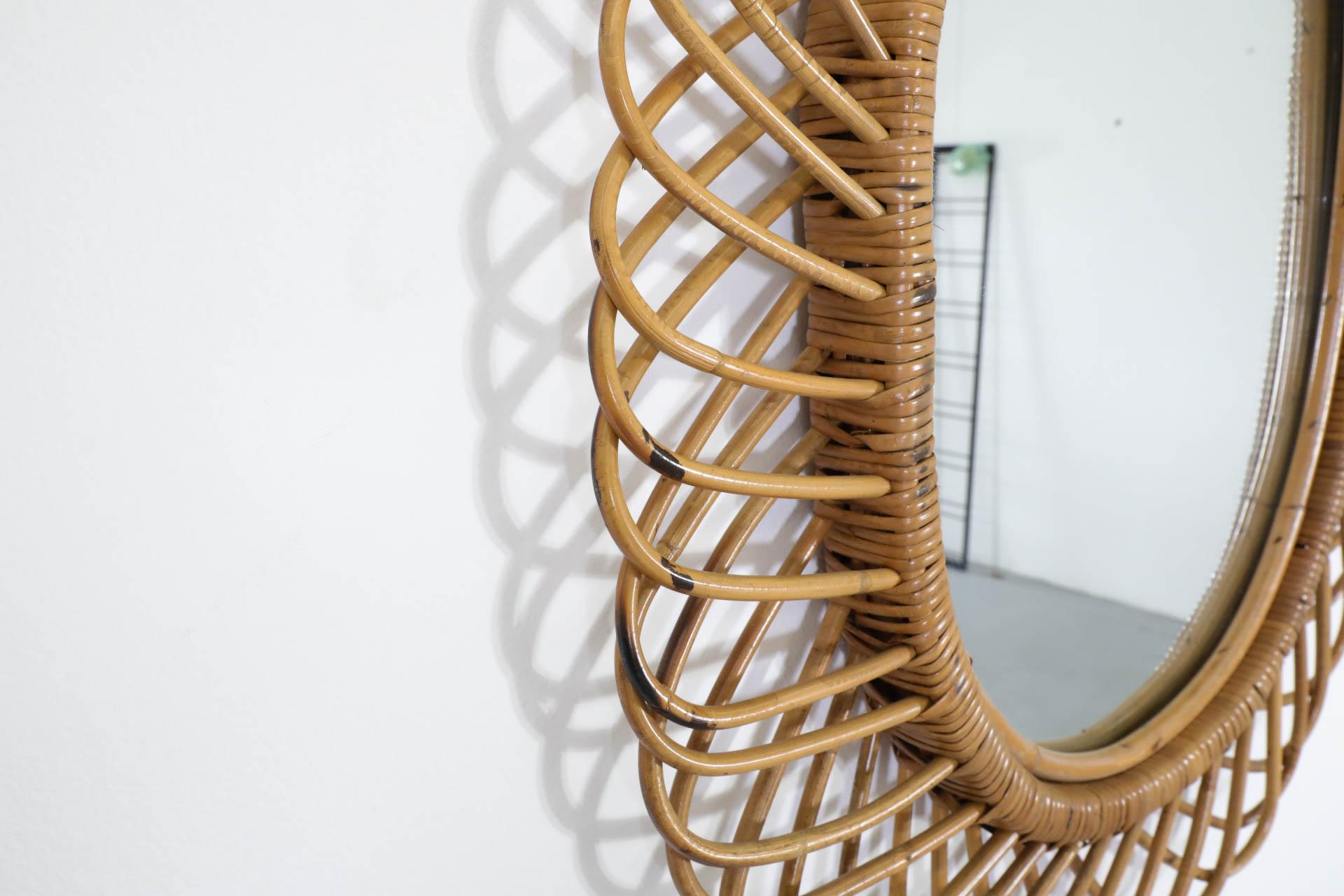 XX secolo Specchio ovale di metà secolo attribuito a Franco Albini in rattan e bambù in vendita