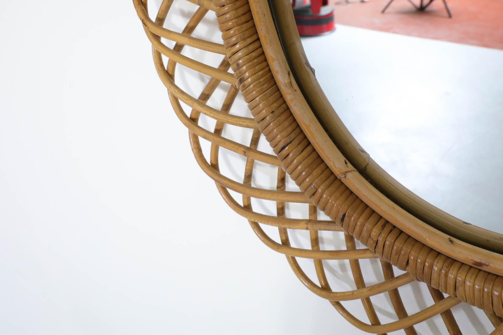 Bambù Specchio ovale di metà secolo attribuito a Franco Albini in rattan e bambù in vendita