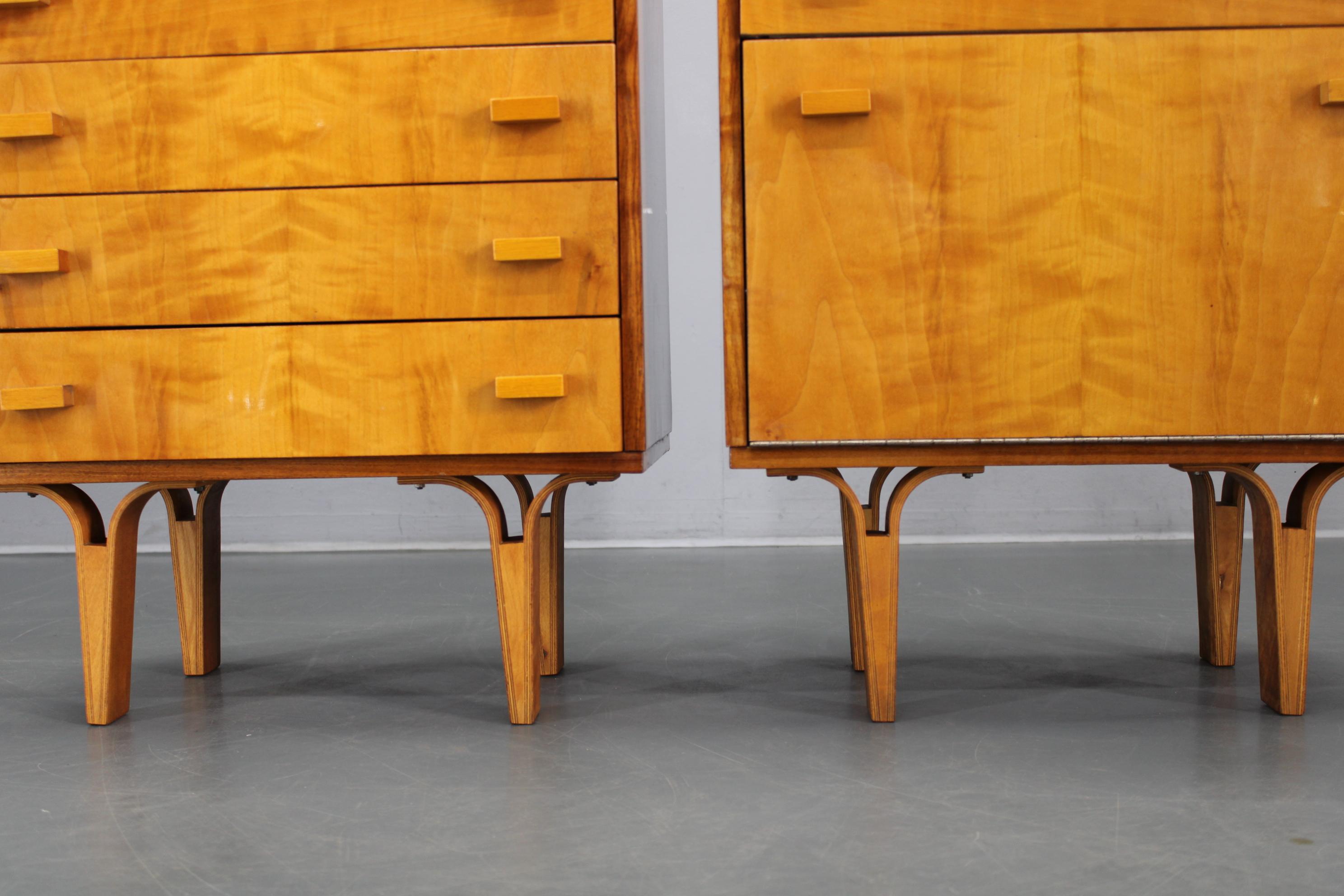 Comodini in acero di metà secolo di František Mezulaník del 1960 con piani in vetro nero in vendita 7