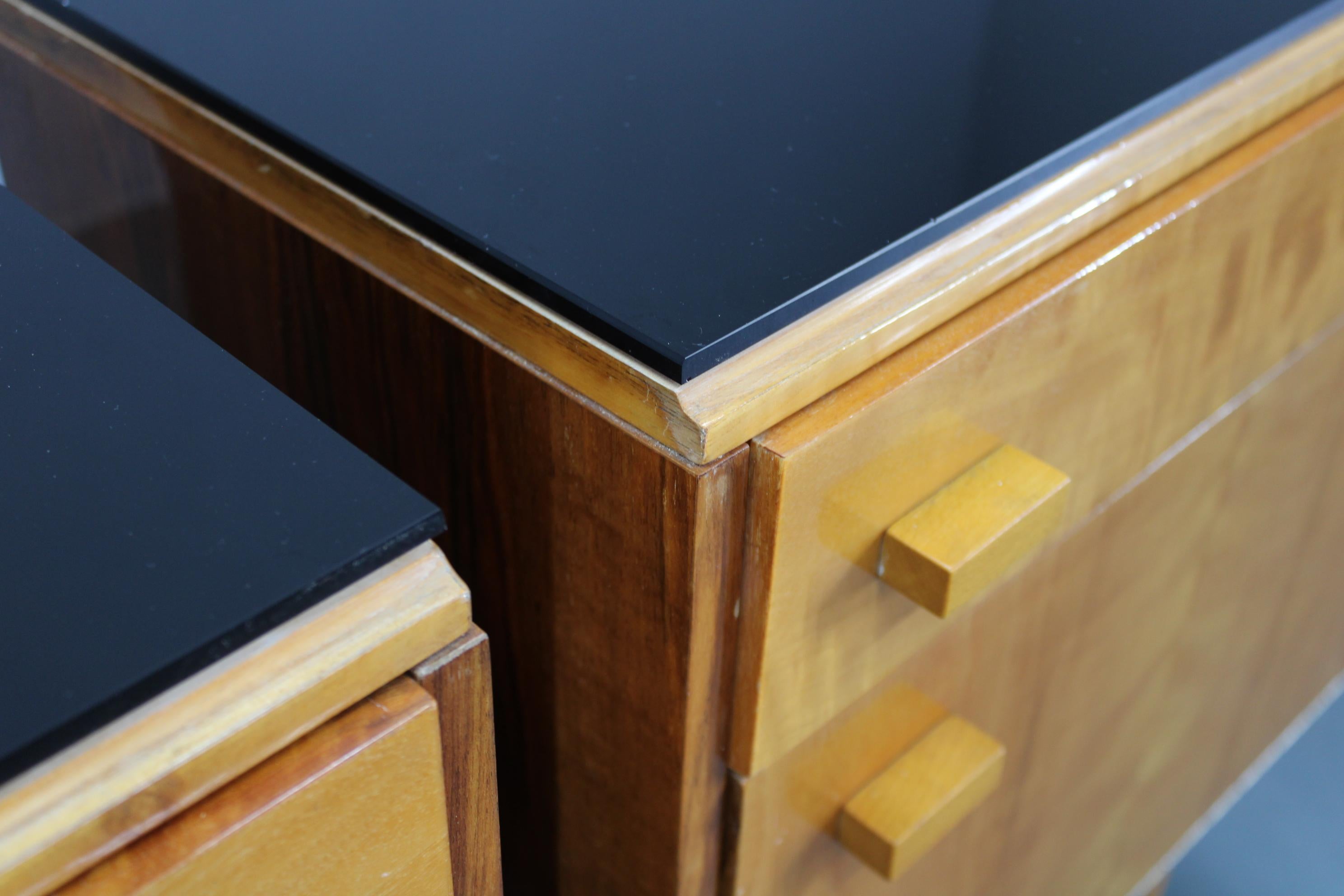 Comodini in acero di metà secolo di František Mezulaník del 1960 con piani in vetro nero in vendita 8