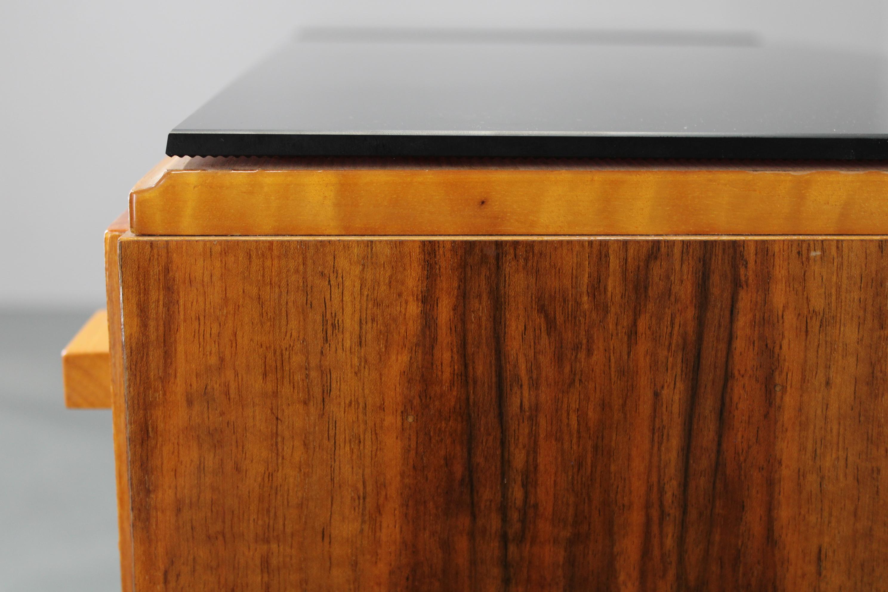 Comodini in acero di metà secolo di František Mezulaník del 1960 con piani in vetro nero in vendita 9