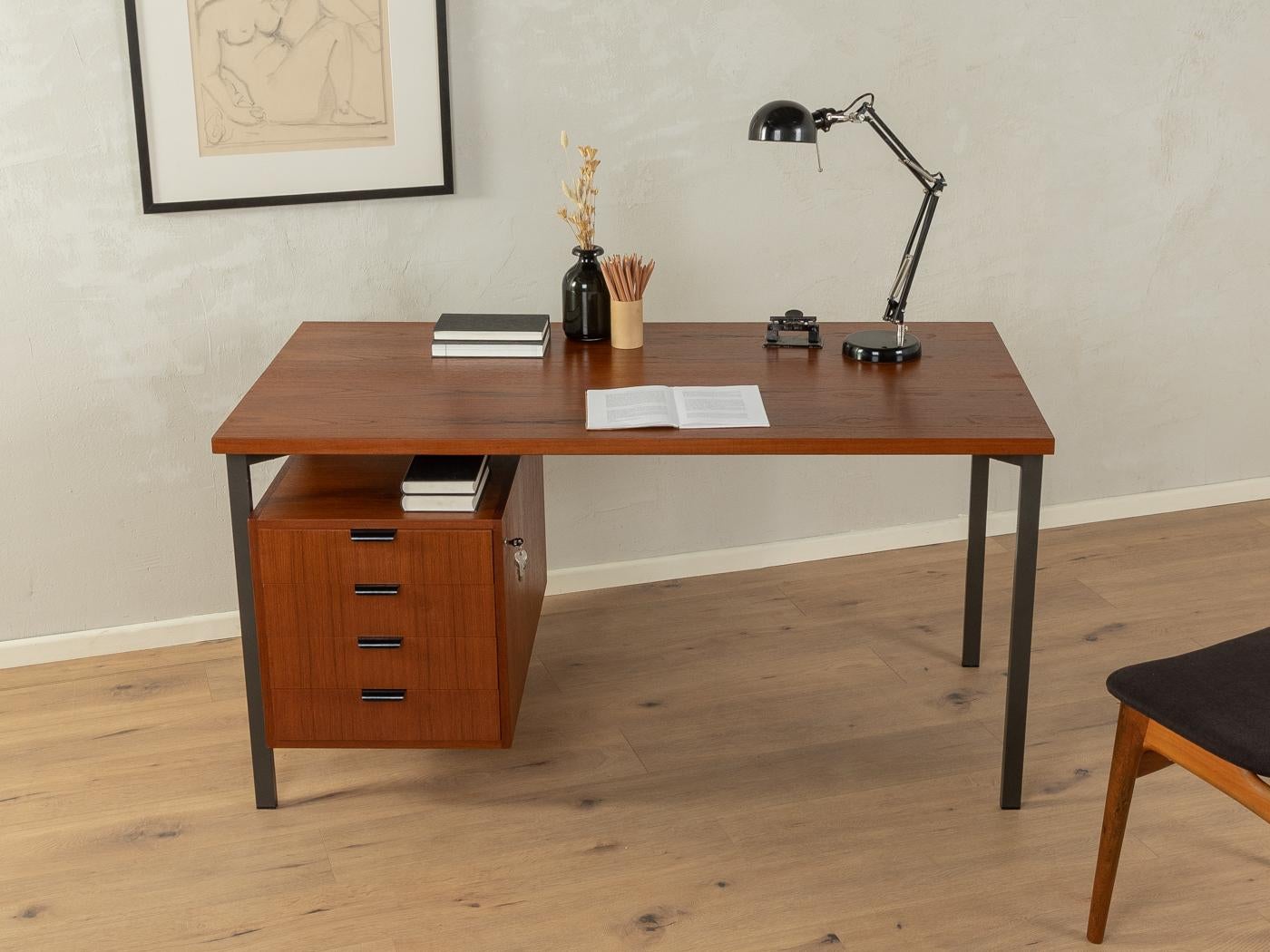 Mid-Century moderno Scrivania indipendente degli anni '60 in vendita