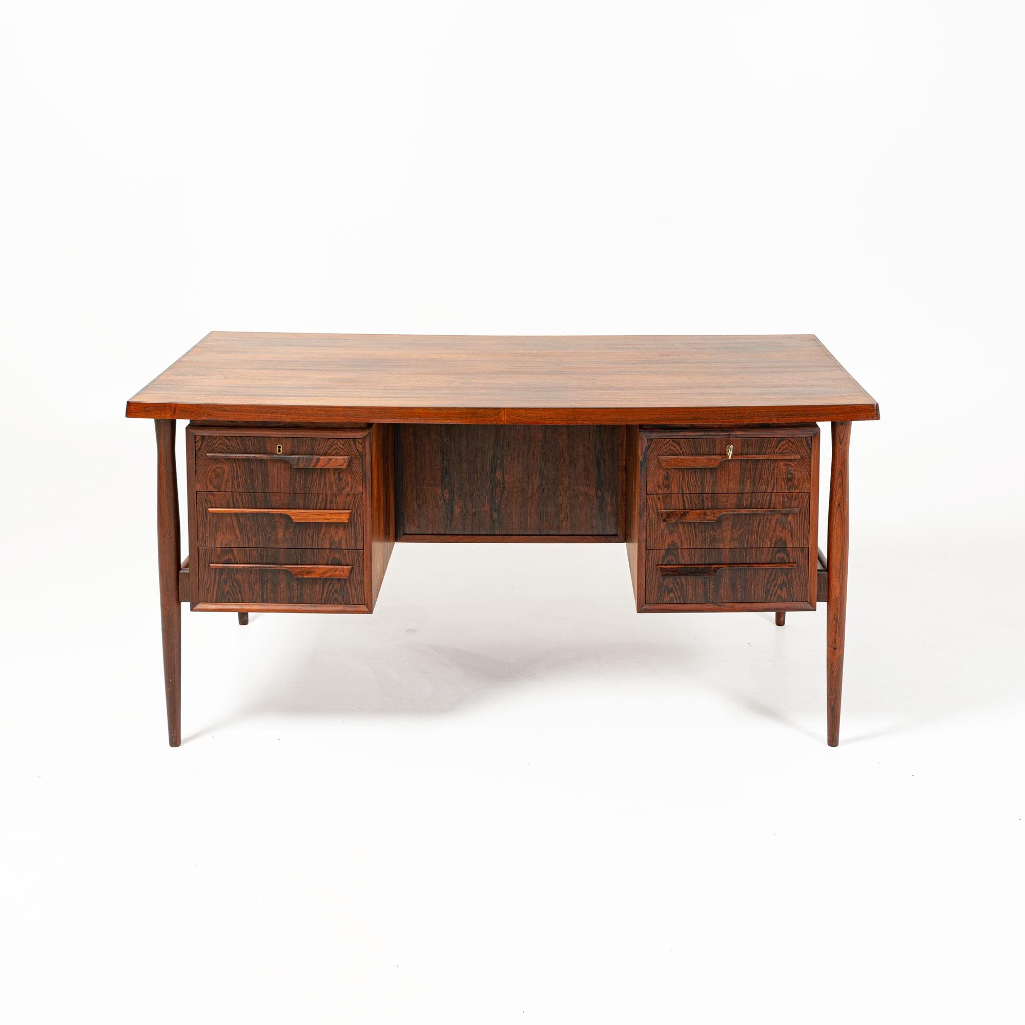 Mid-Century Modern 1960s Free Standing Rosewood Desk in the Manner of Arne Vodder