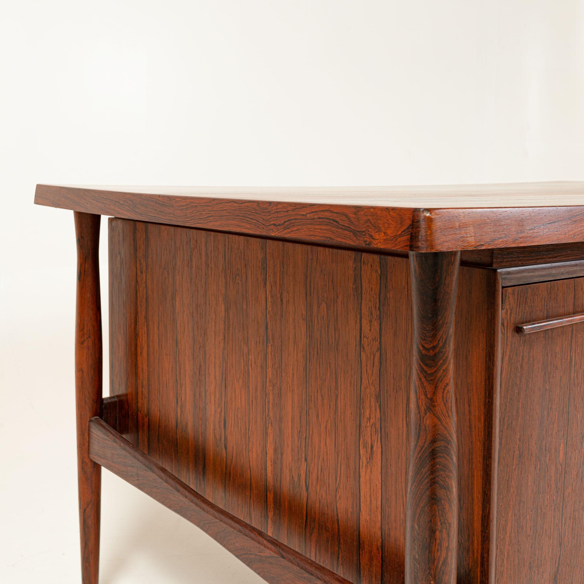 1960s Free Standing Rosewood Desk in the Manner of Arne Vodder 3