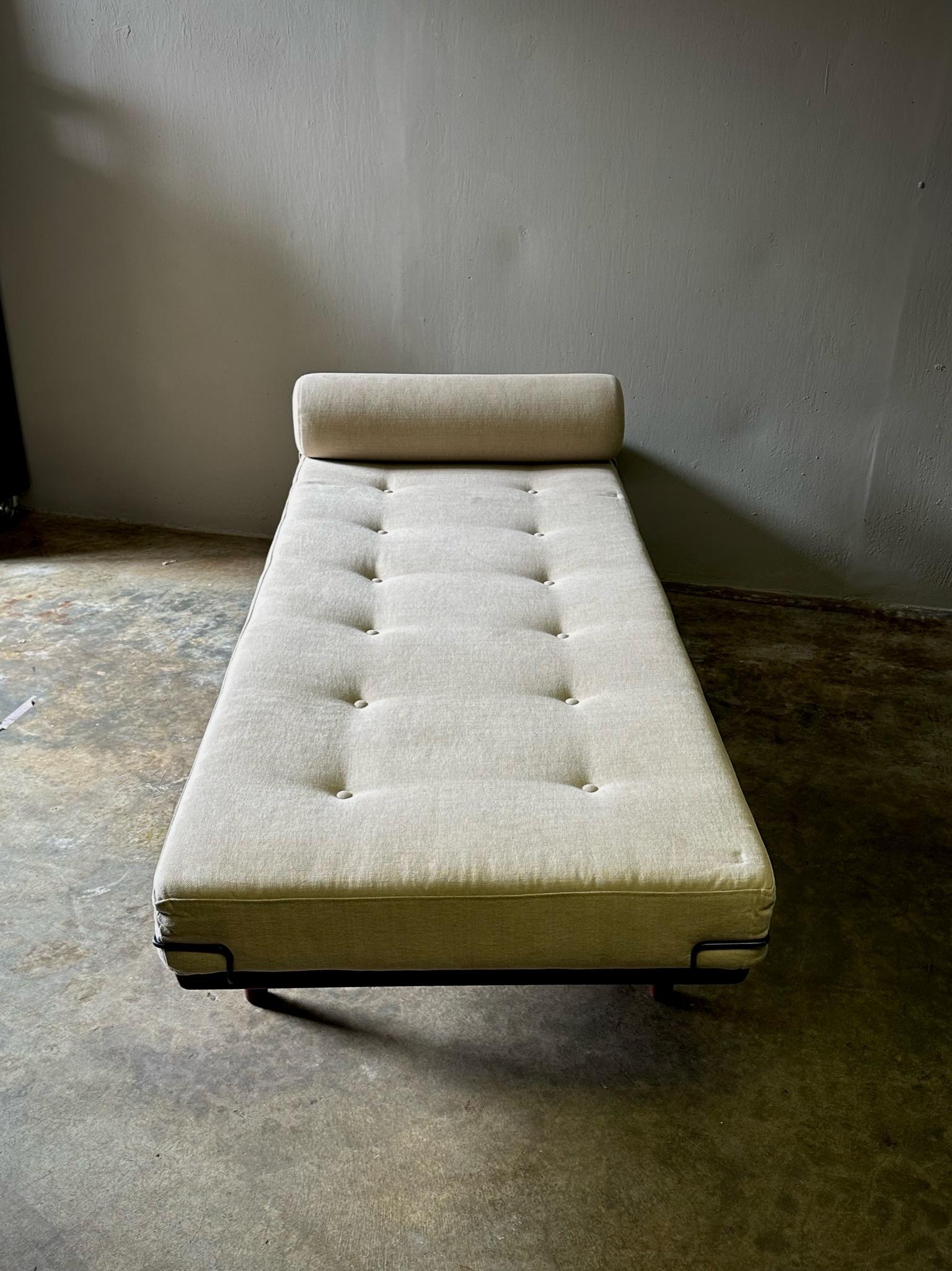 1960s Frem Rojle Daybed In Good Condition For Sale In Los Angeles, CA