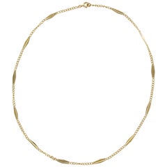 1960s French 18 Carat Yellow Gold Filigree Shuttle Mesh Chain Necklace