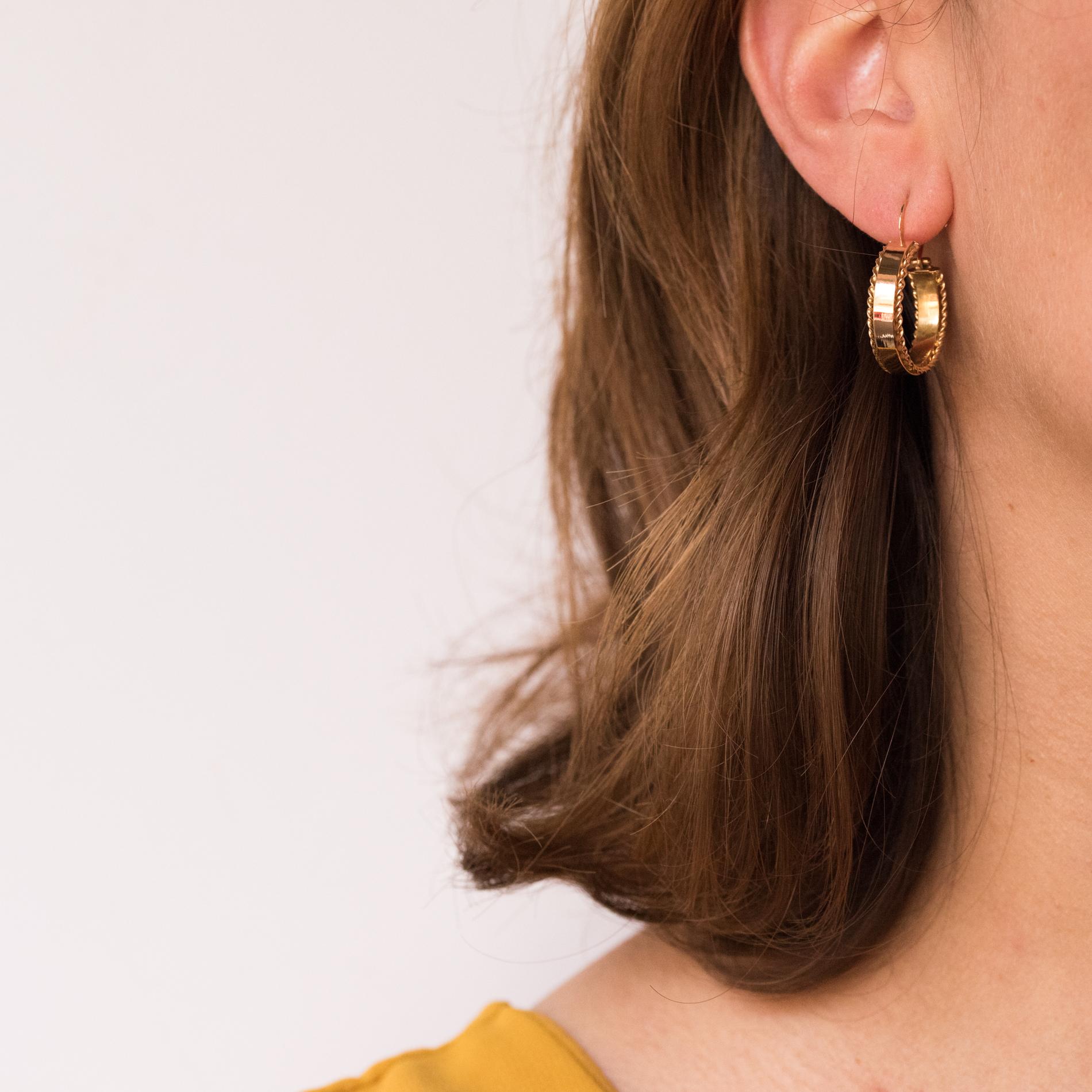 1960s French 18 Karat Yellow Gold Hoop Earrings In Excellent Condition In Poitiers, FR