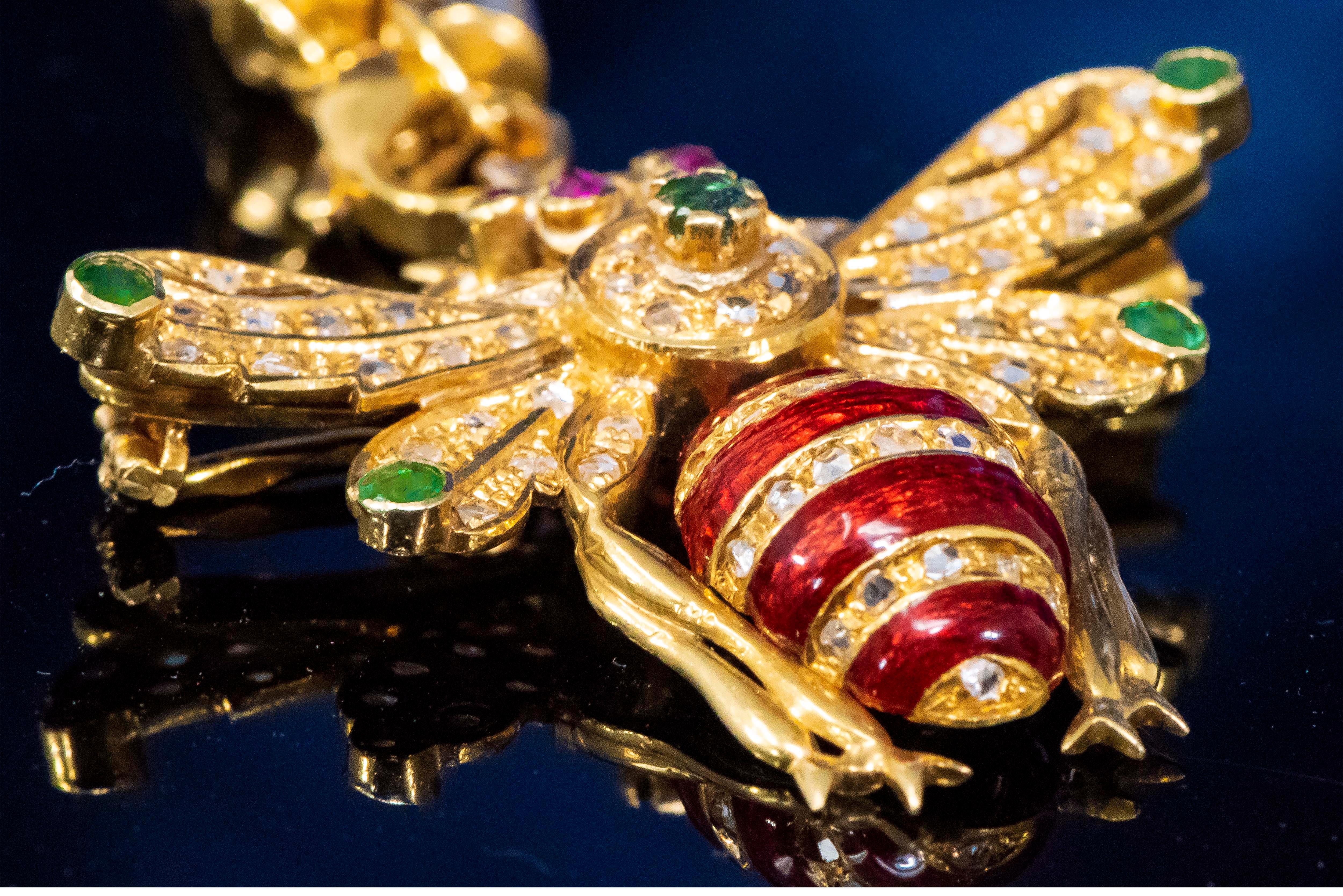 1960s French 18 Kt Gold Emerald Ruby Diamond Enamel Honey Bee Pendant Pin Brooch 2
