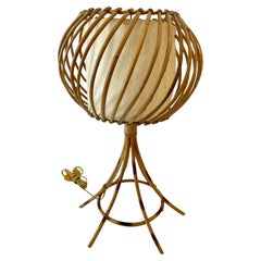 1960s  Lampada da tavolo in rattan e bambù, H. H. 22", di Louis Sognot