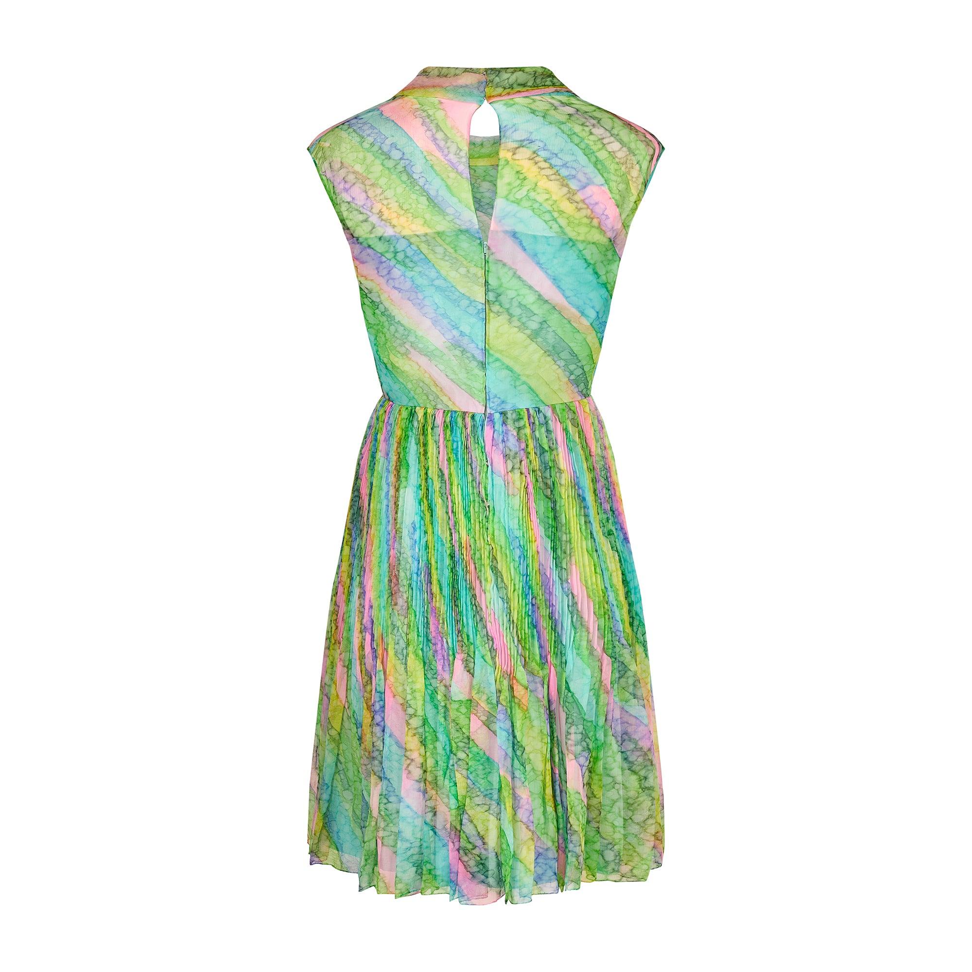 1960er French Batik Regenbogen Seidenkleid ohne Ärmel (Grün) im Angebot