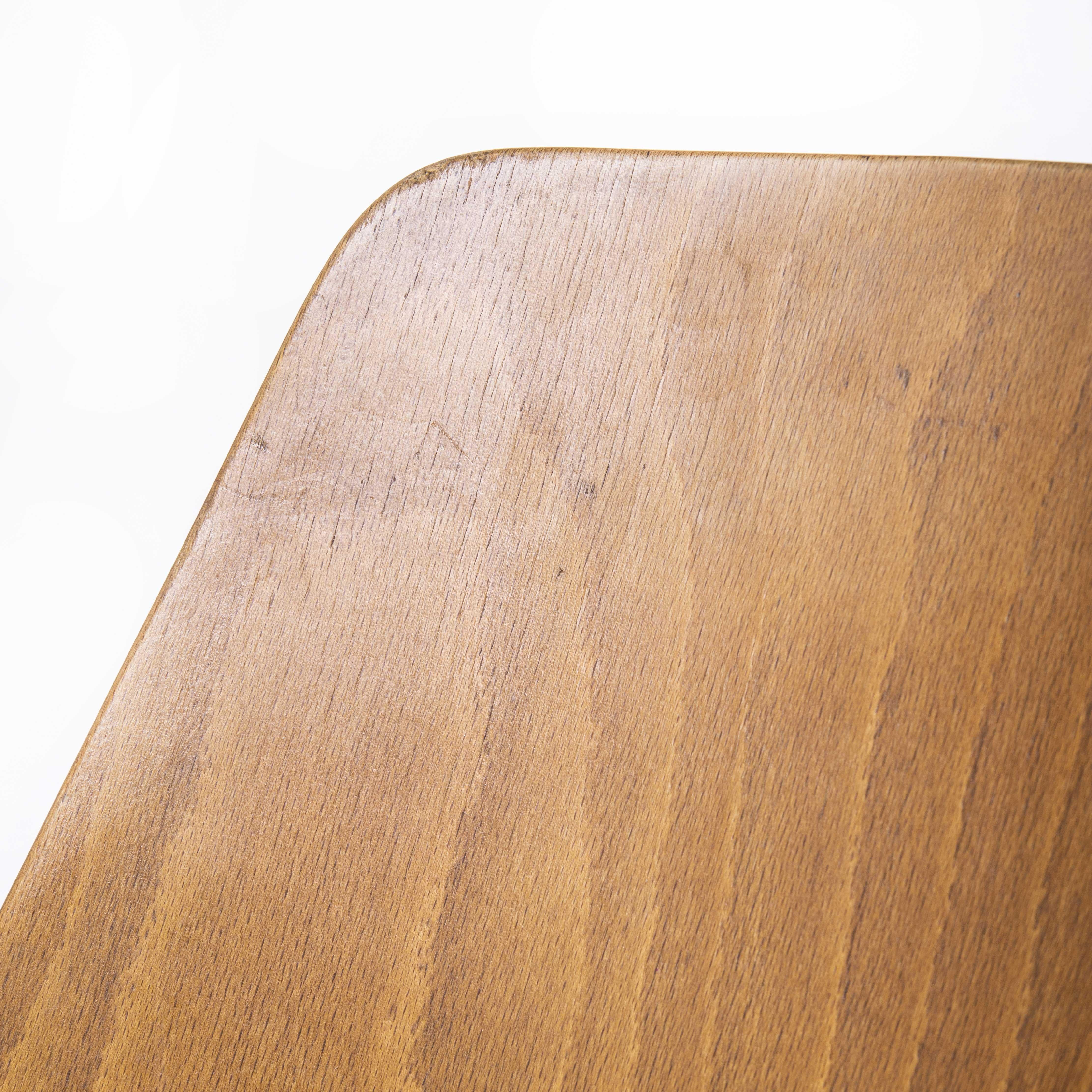 Chaise de salle à manger mondor en bois de hêtre Baumann des années 1960 - ensemble de quatre pièces

Chaise mondor en bois de hêtre Baumann des années 1960 - ensemble de quatre. Chaise bistro classique en hêtre fabriquée en France par le
