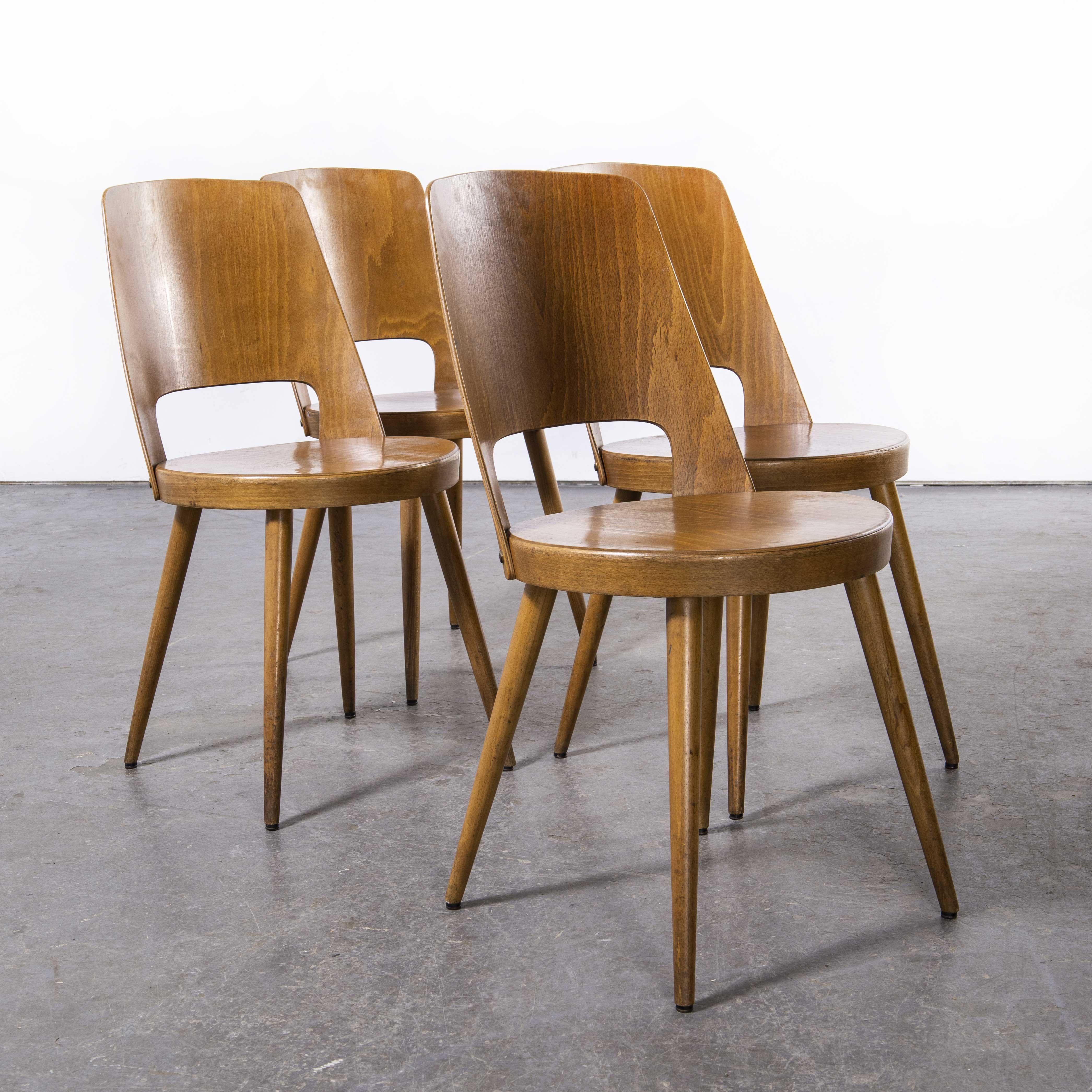Français Ensemble de quatre chaises de salle à manger Mondor en bois de hêtre courbé Baumann, France, années 1960 en vente